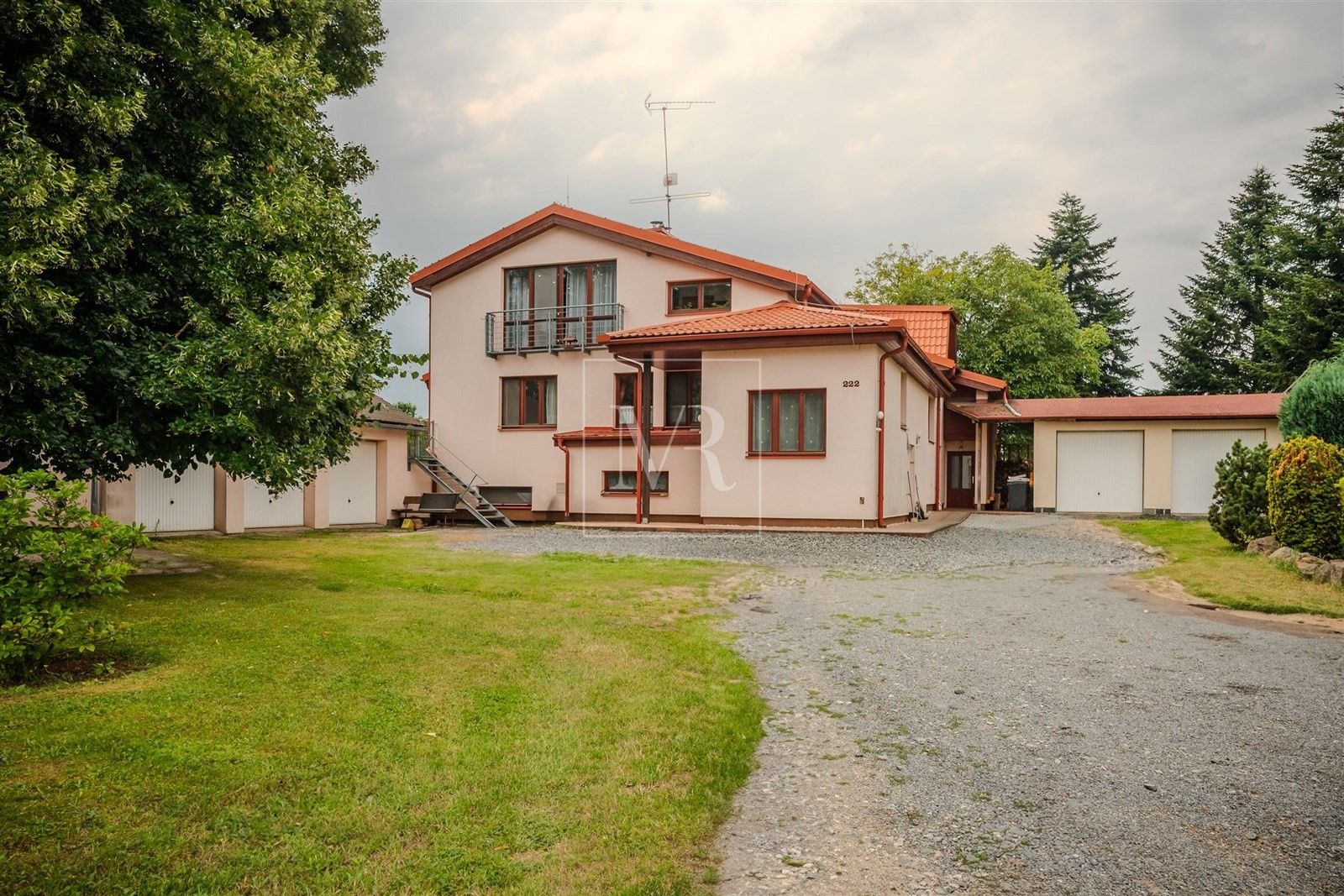 Prodej komerční - Hlavní, Sulice, 370 m²