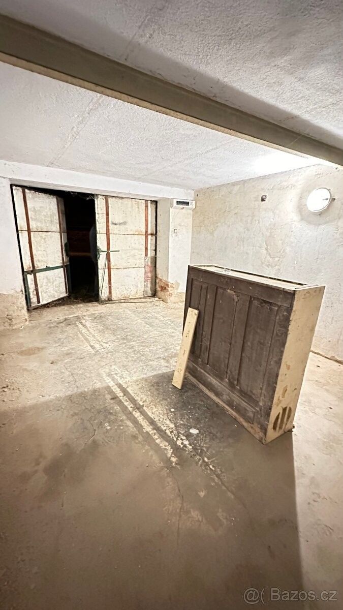 Pronájem garáž - Jaroměřice nad Rokytnou, 675 51