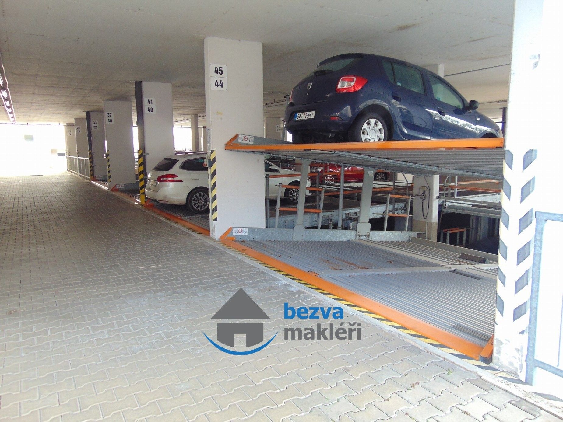 Pronájem ostatní - Bělehradská, Pardubice, 11 m²