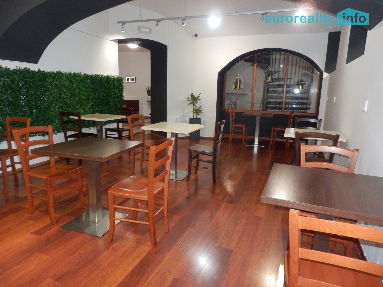 Restaurace, Milady Horákové, Praha, 200 m²