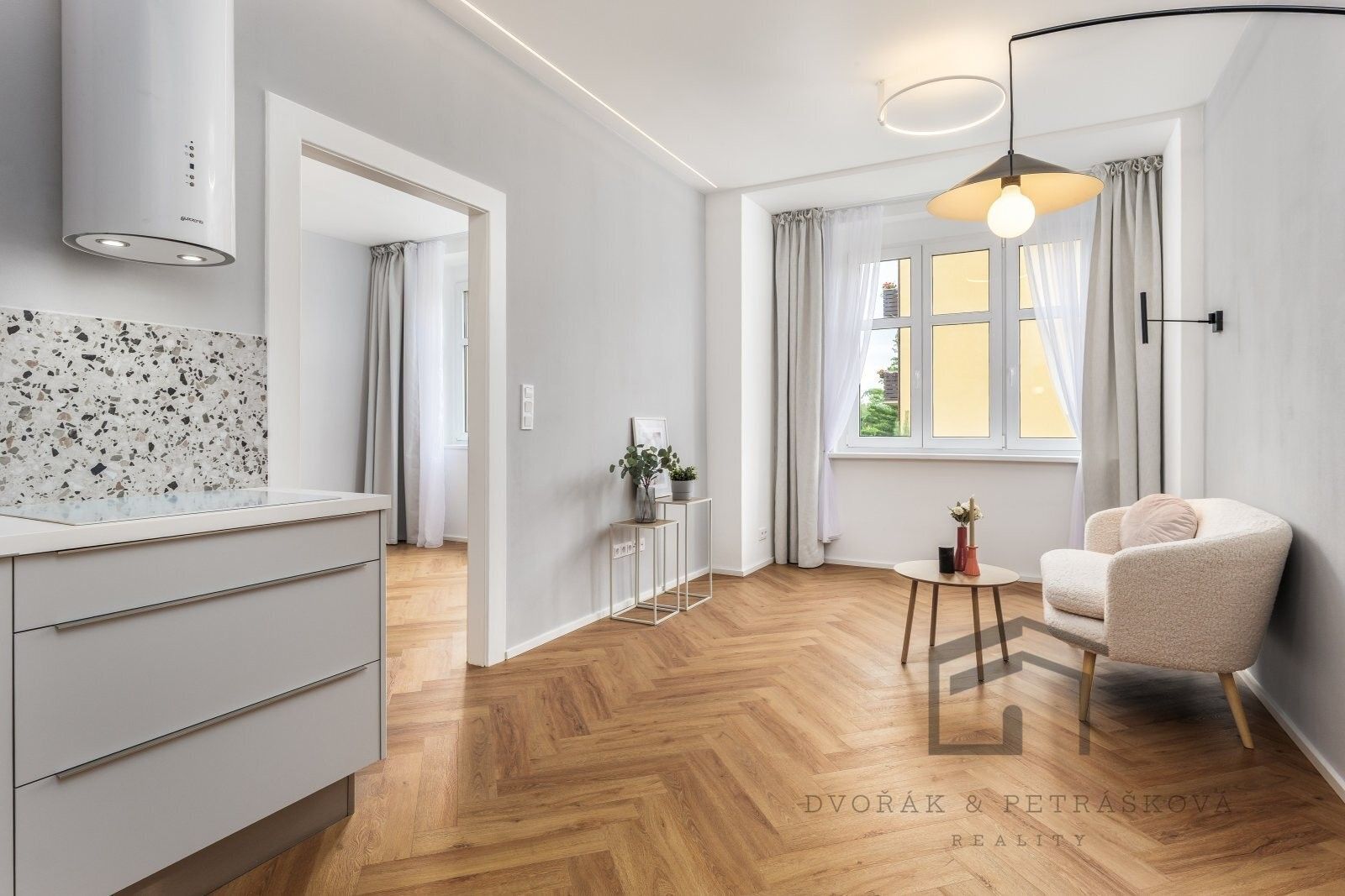 Pronájem byt 2+kk - Černokostelecká 1151, Praha, 52 m²