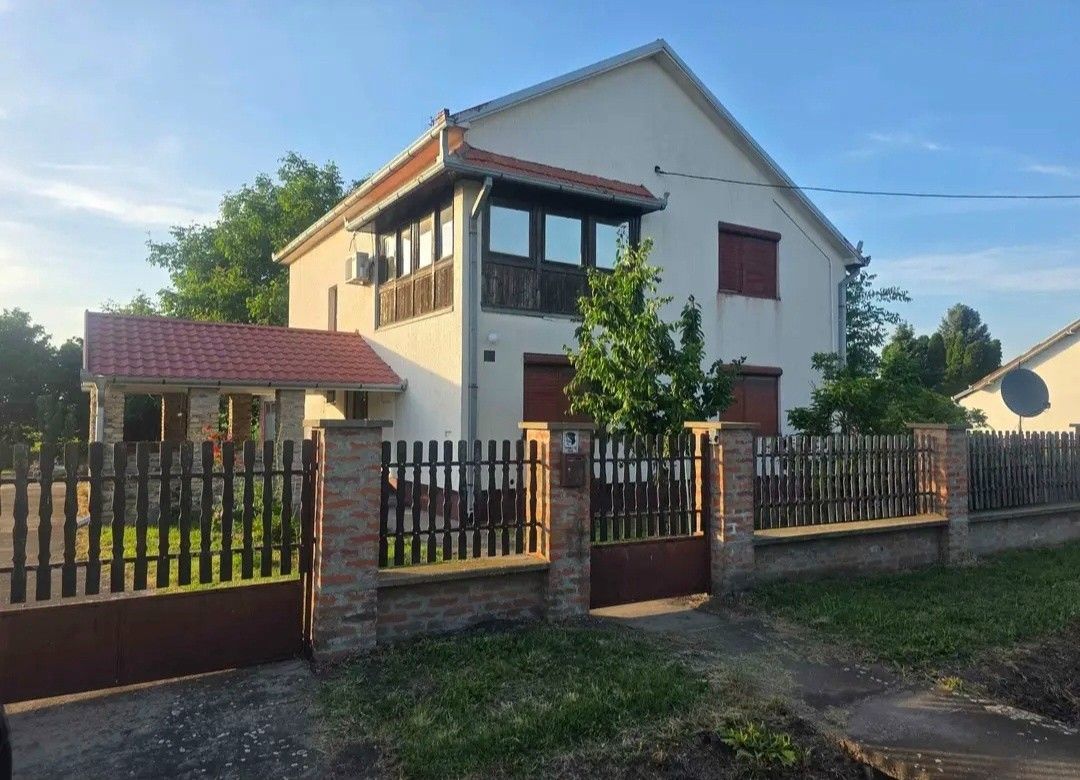 Rodinné domy, 987 66, Zahraničí