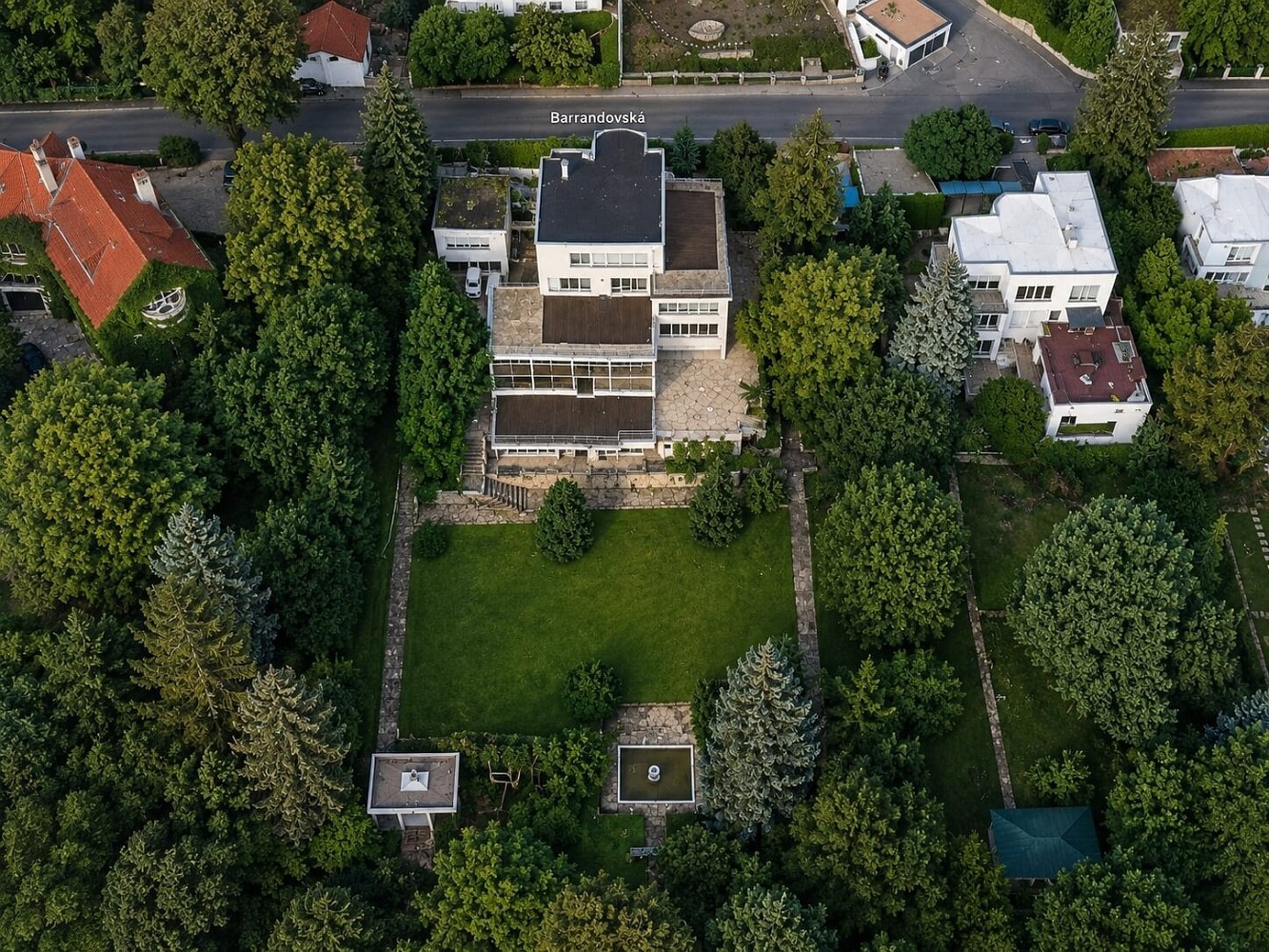 Rodinný dům · 1 200 m² · Praha 5 - 4