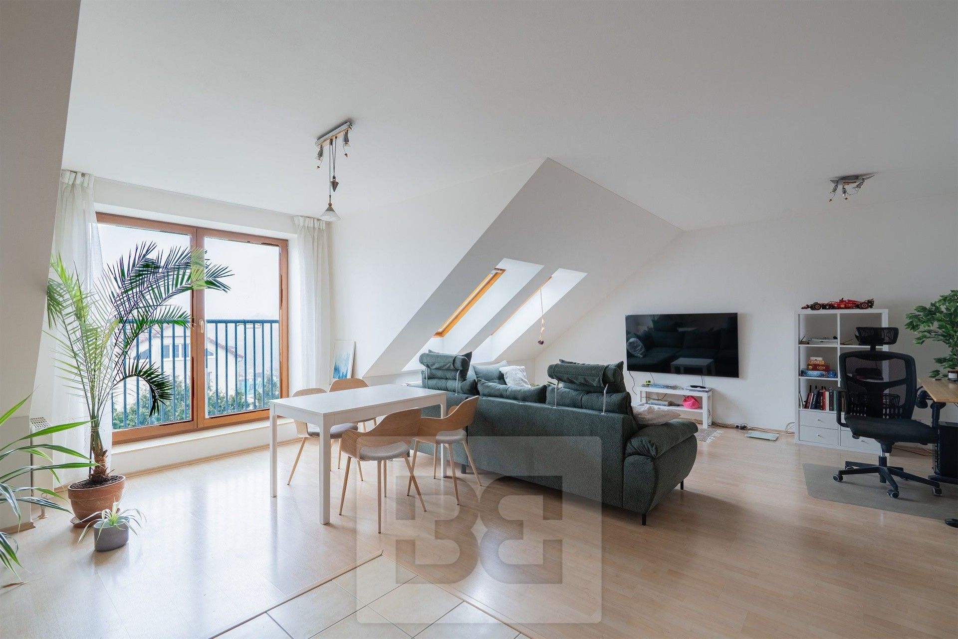 2+kk, U jízdárny, Praha, 81 m²