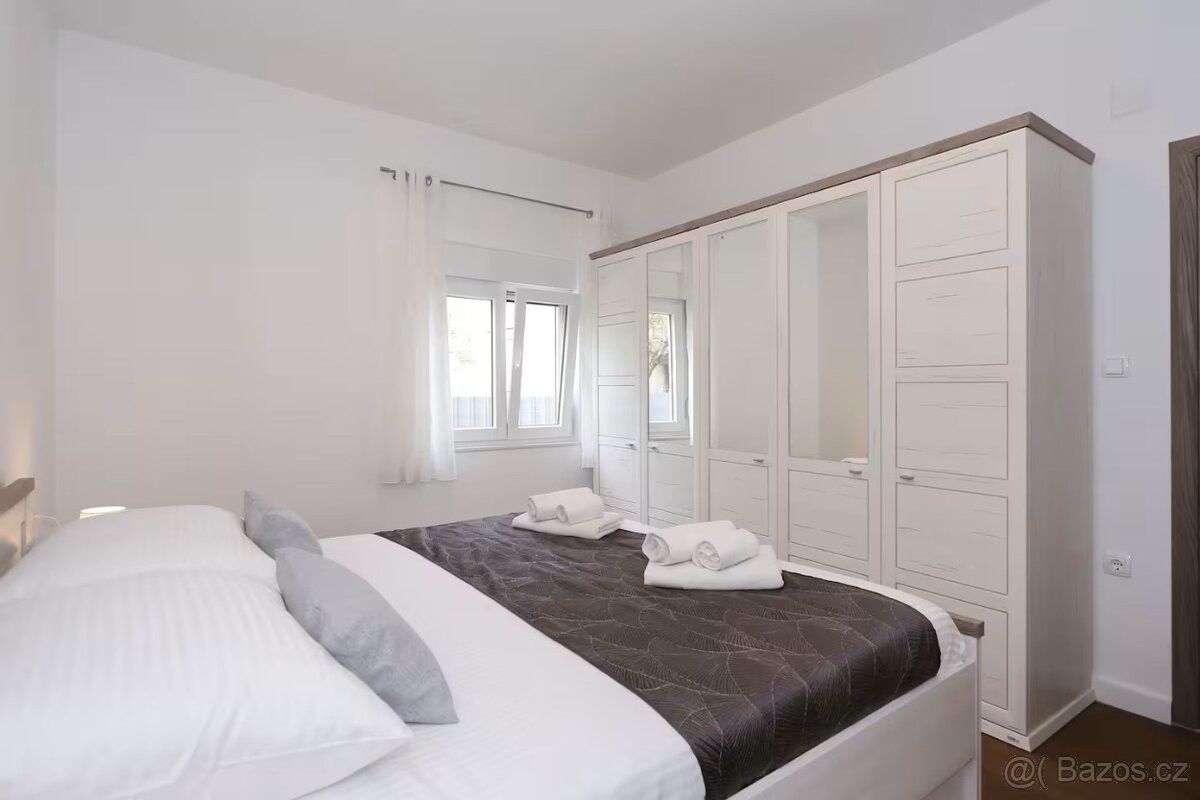 Prodej rodinný dům - 987 66, Zahraničí - 5