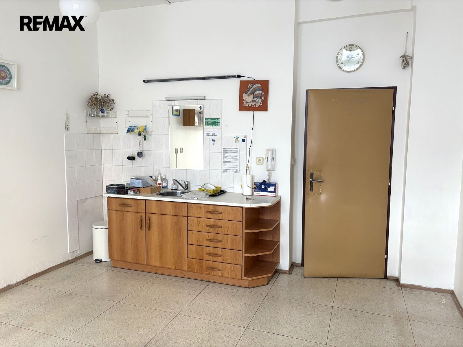 Komerční nemovitost · 42 m² · Dejvická 919, Praha Bubeneč - 3