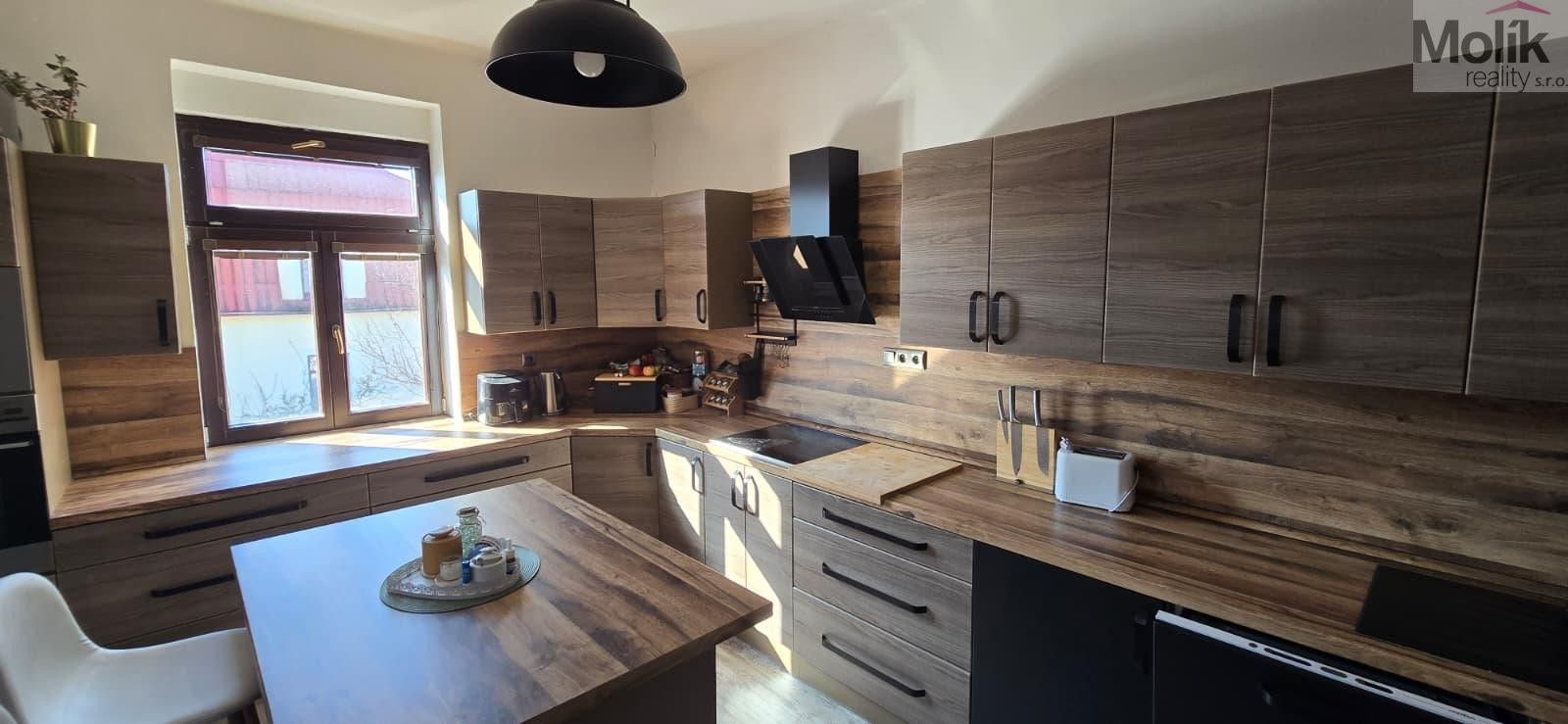 Rodinné domy, Jugoslávská, Most, 452 m²