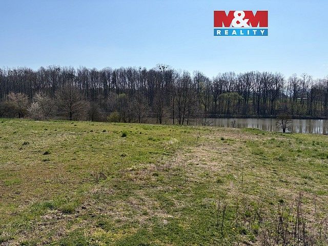 Komerční pozemek, 1 421 m²
