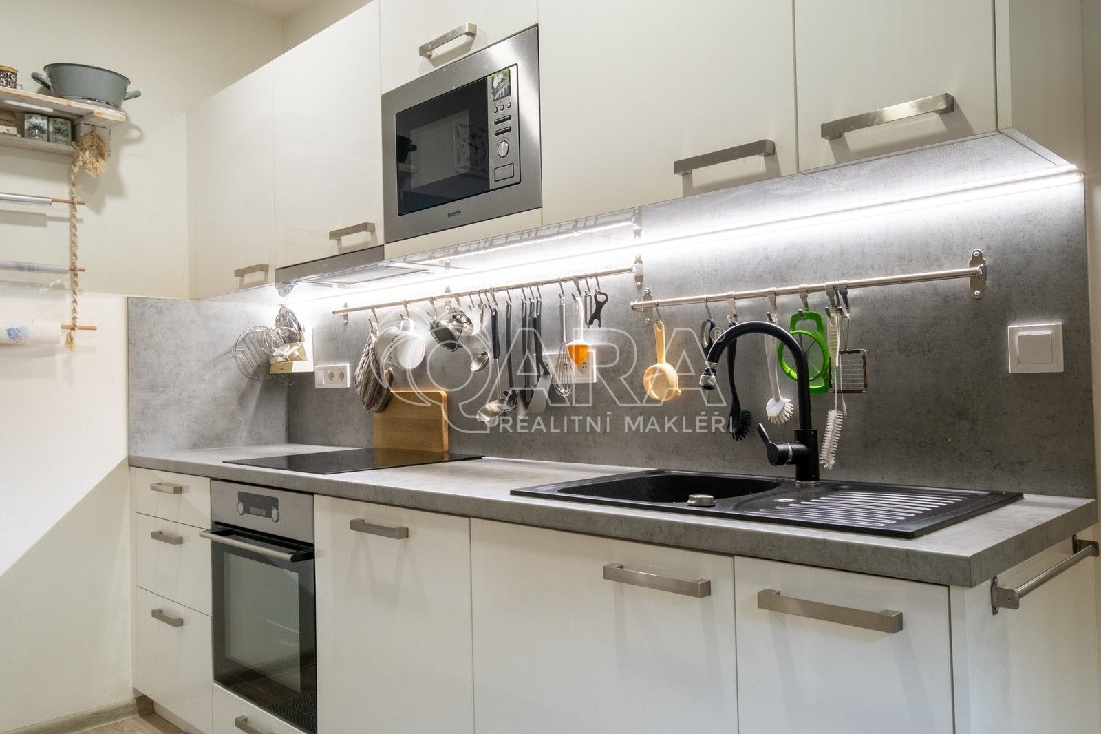 2+1, Cerhýnky, Cerhenice, 66 m²