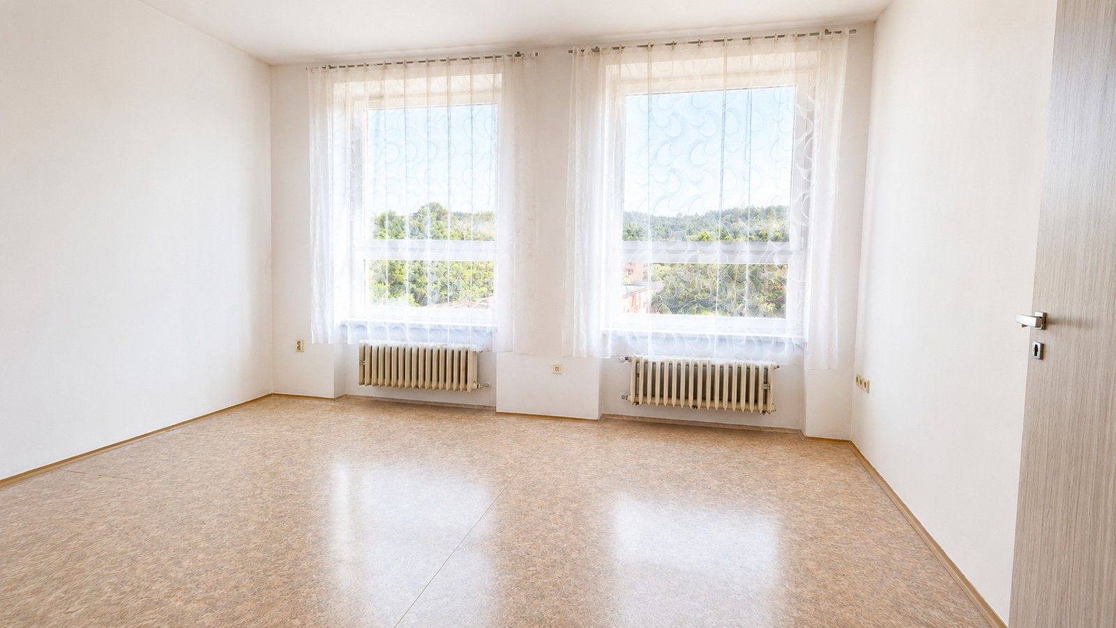 Ostatní, Kpt. Jaroše, Karlovy Vary Dvory, 70 m² - 1
