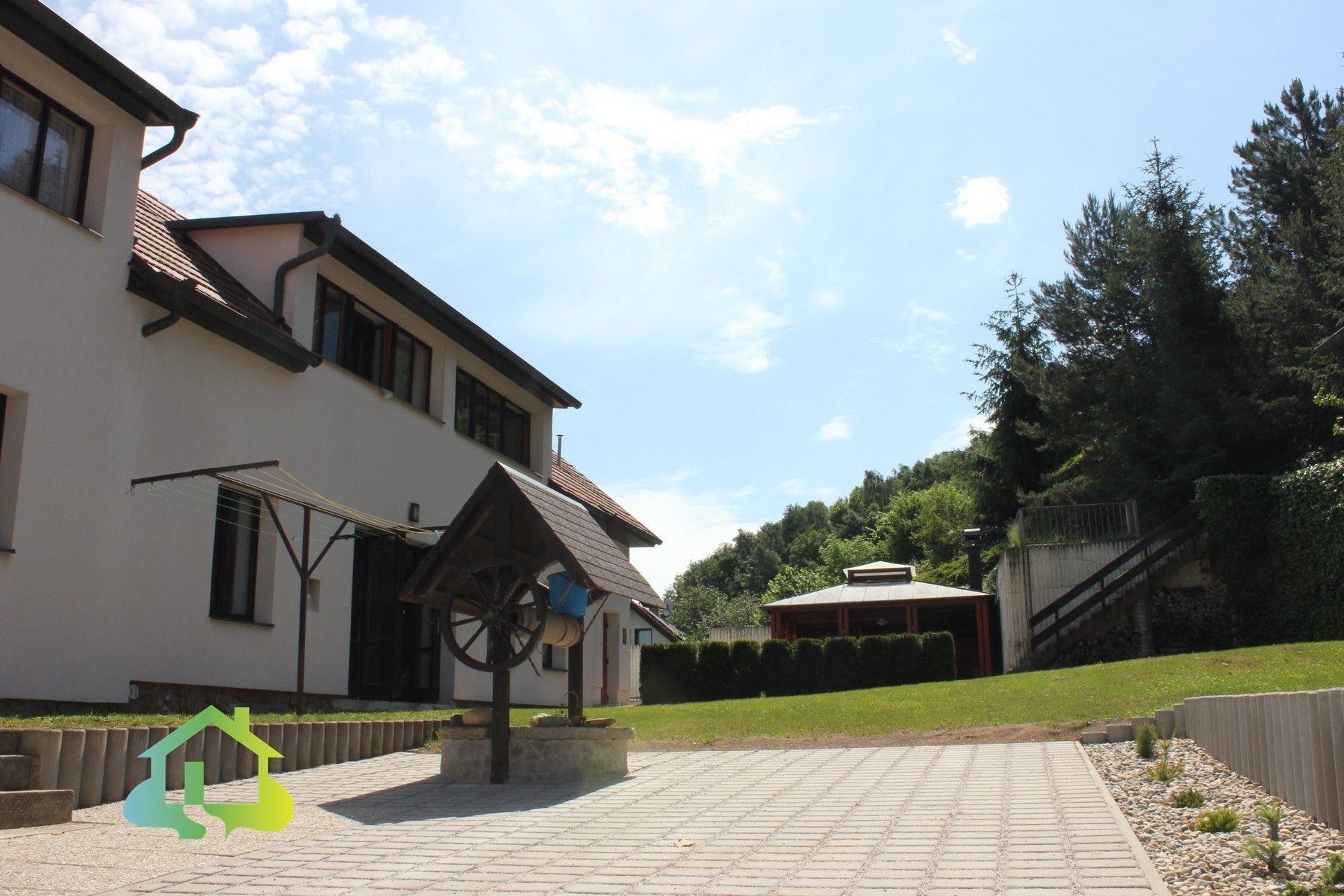 Pronájem rodinný dům - Stradonice, Nižbor, 350 m²