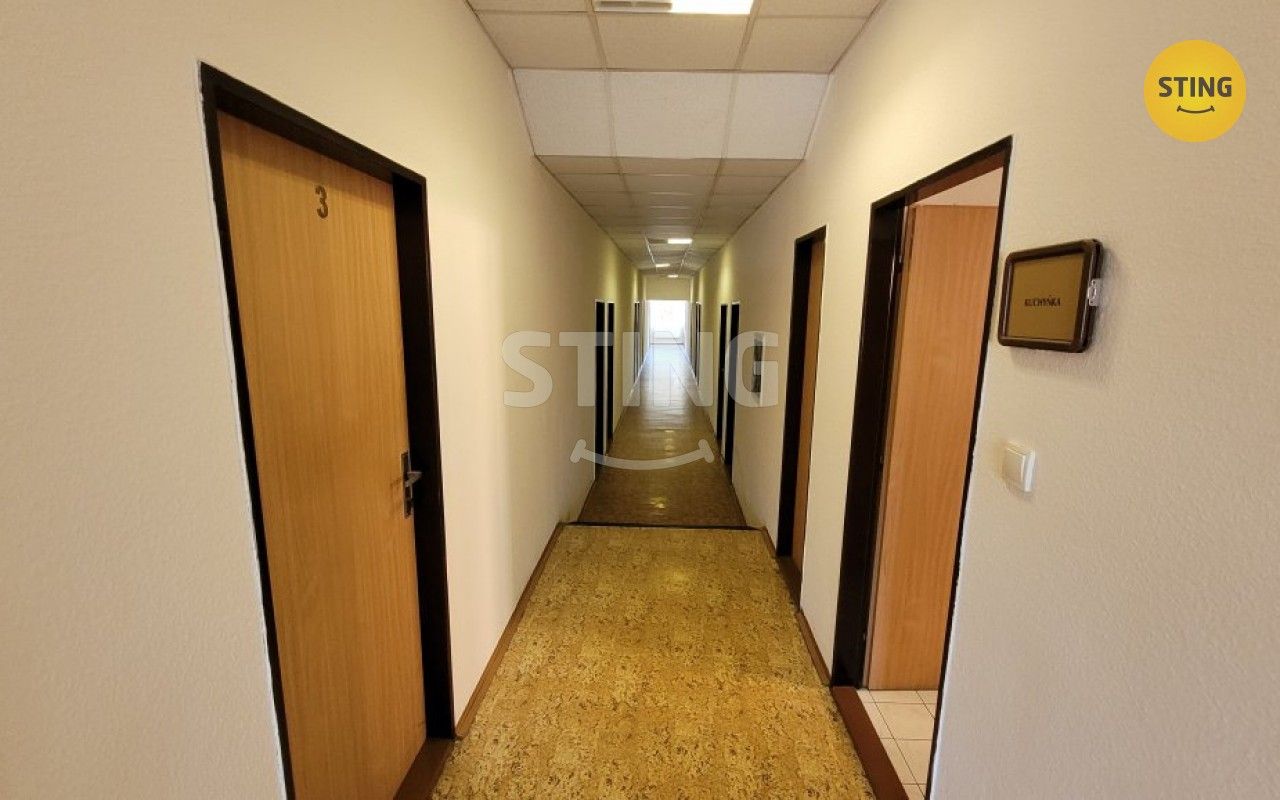 Pronájem kancelář - nám. Míru, Třinec, 13 m²