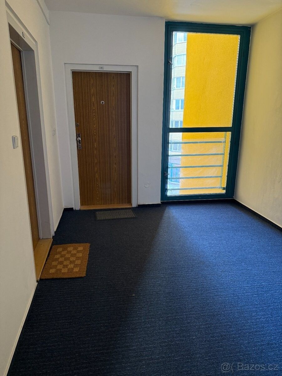 Pronájem byt - Praha, 158 00
