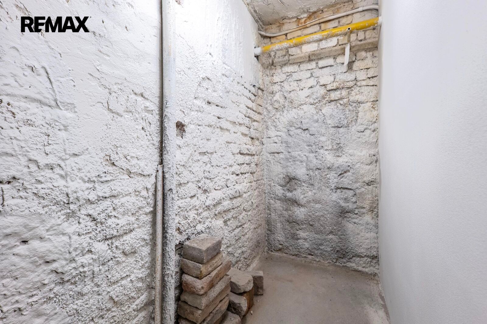Pronájem sklad - Jindřicha Plachty 1139, Praha Smíchov, 2 m² - 5