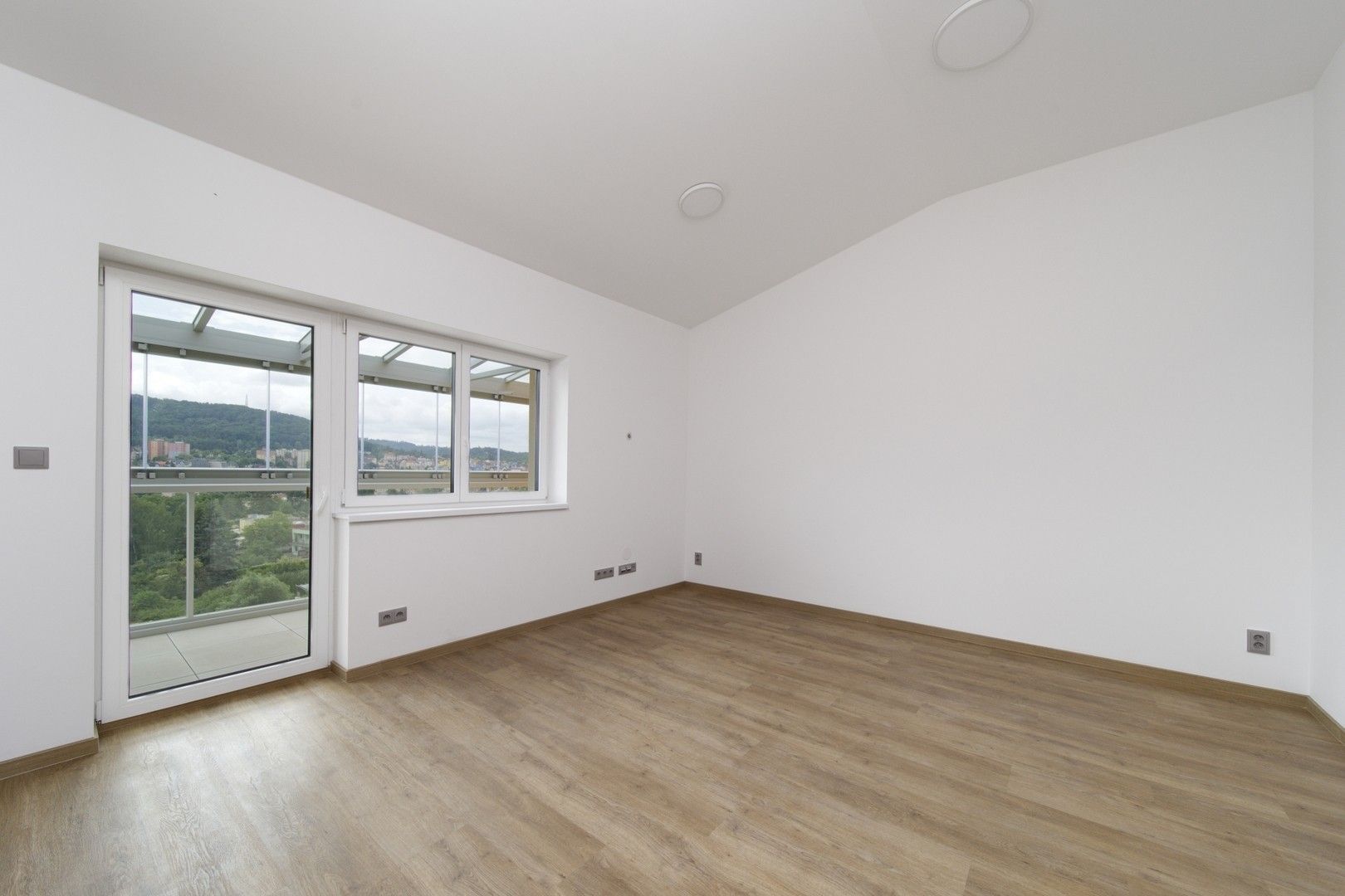 Pronájem byt 3+kk - U Trati, Karlovy Vary, 71 m²