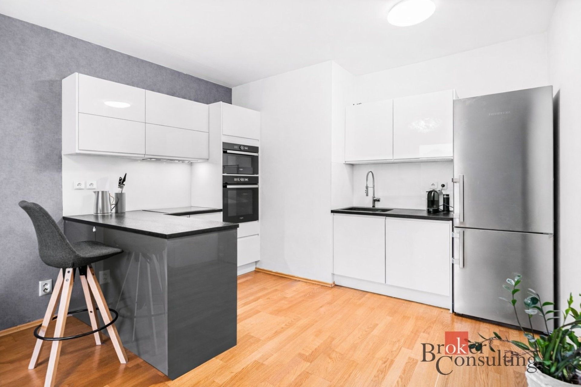 3+kk, Varhulíkové, Praha, 78 m² - 1