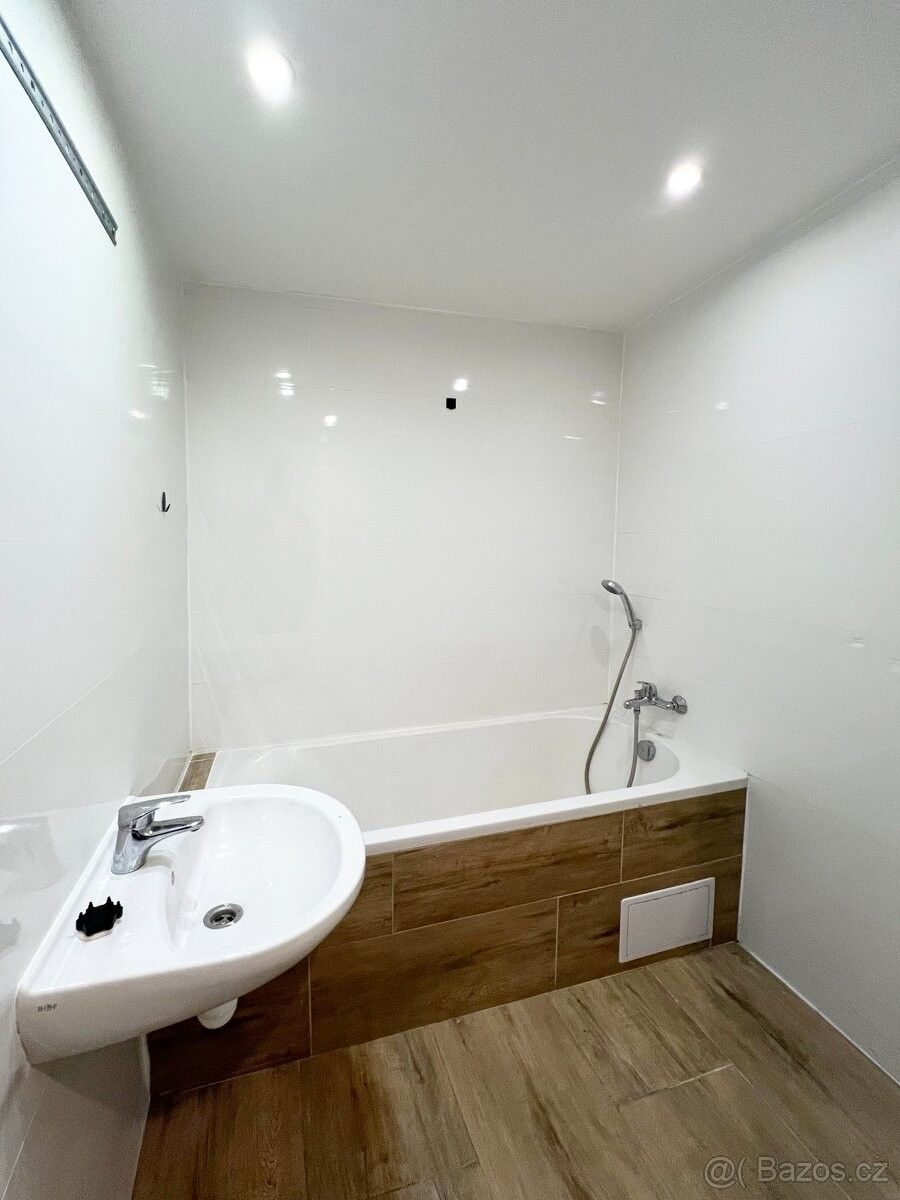 Pronájem byt - Chomutov, 430 04