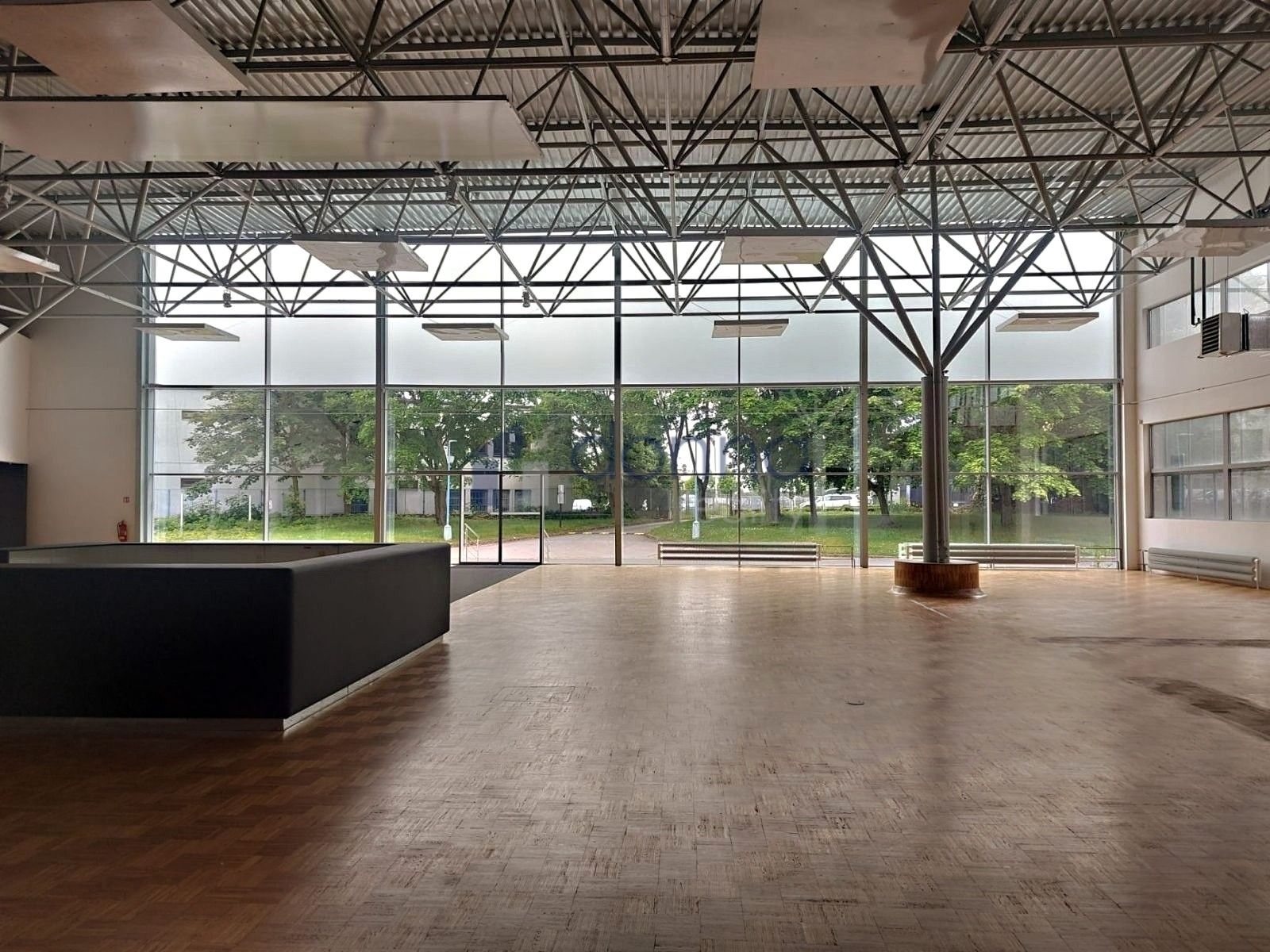 Pronájem obchodní prostory - Za Mototechnou, Praha, 1 m²