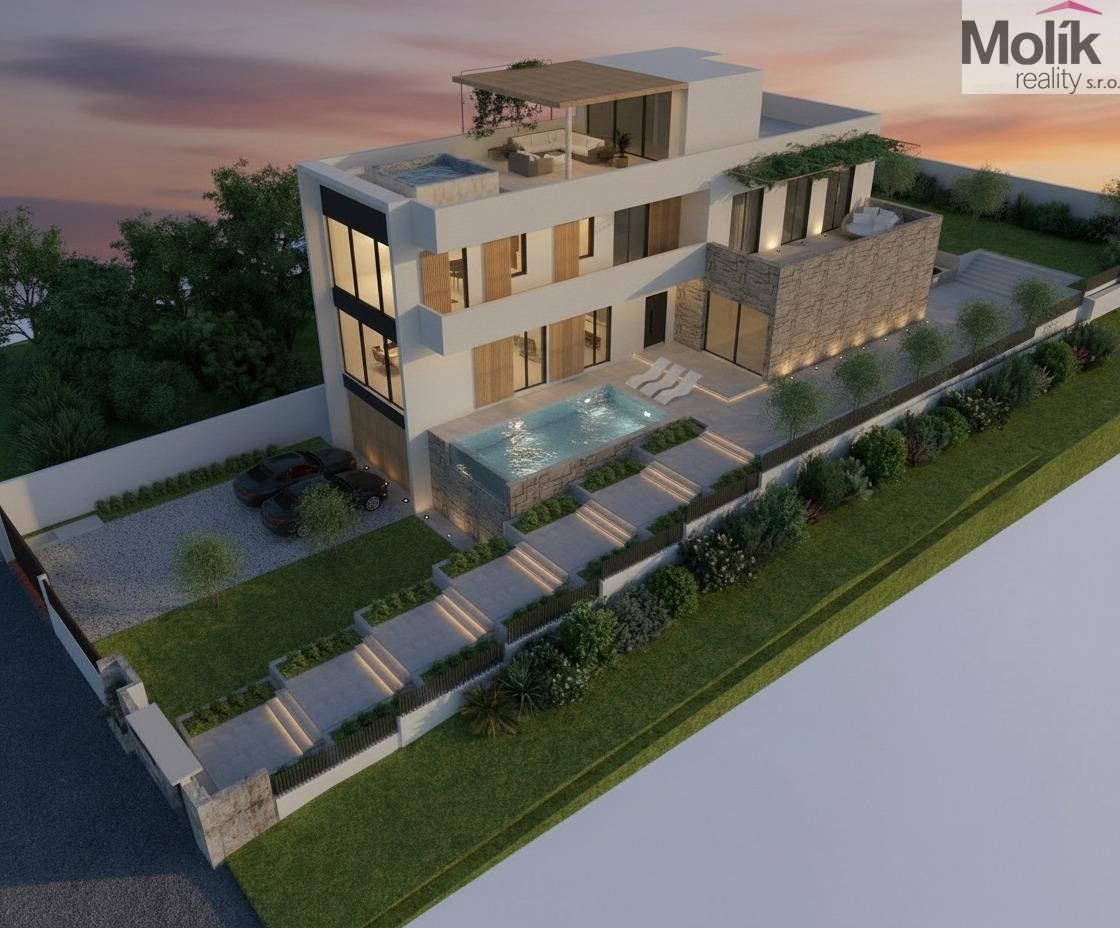 Prodej vila - Golem, 613 m²