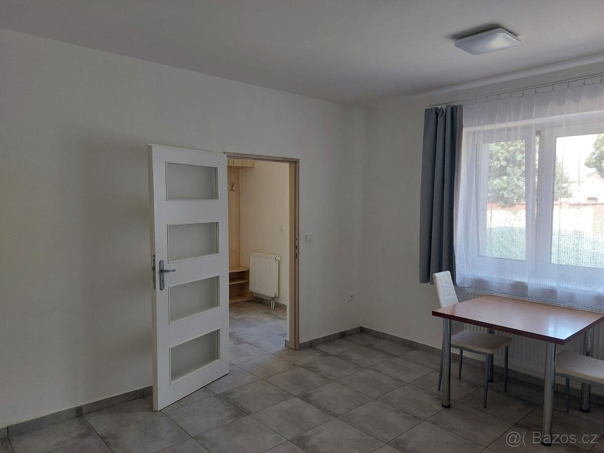Pronájem byt - Radějov u Hodonína, 696 67 - 5