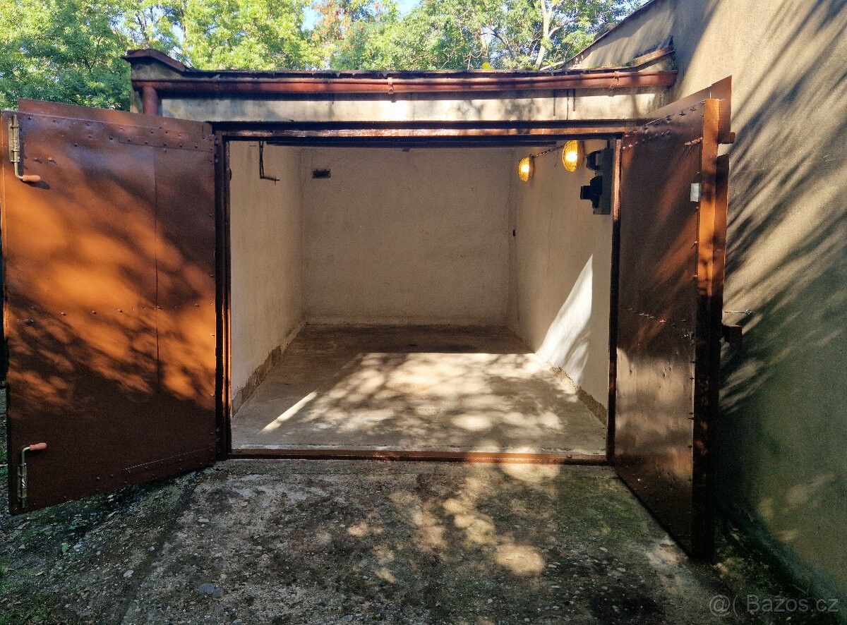 Garáže, Praha, 140 00