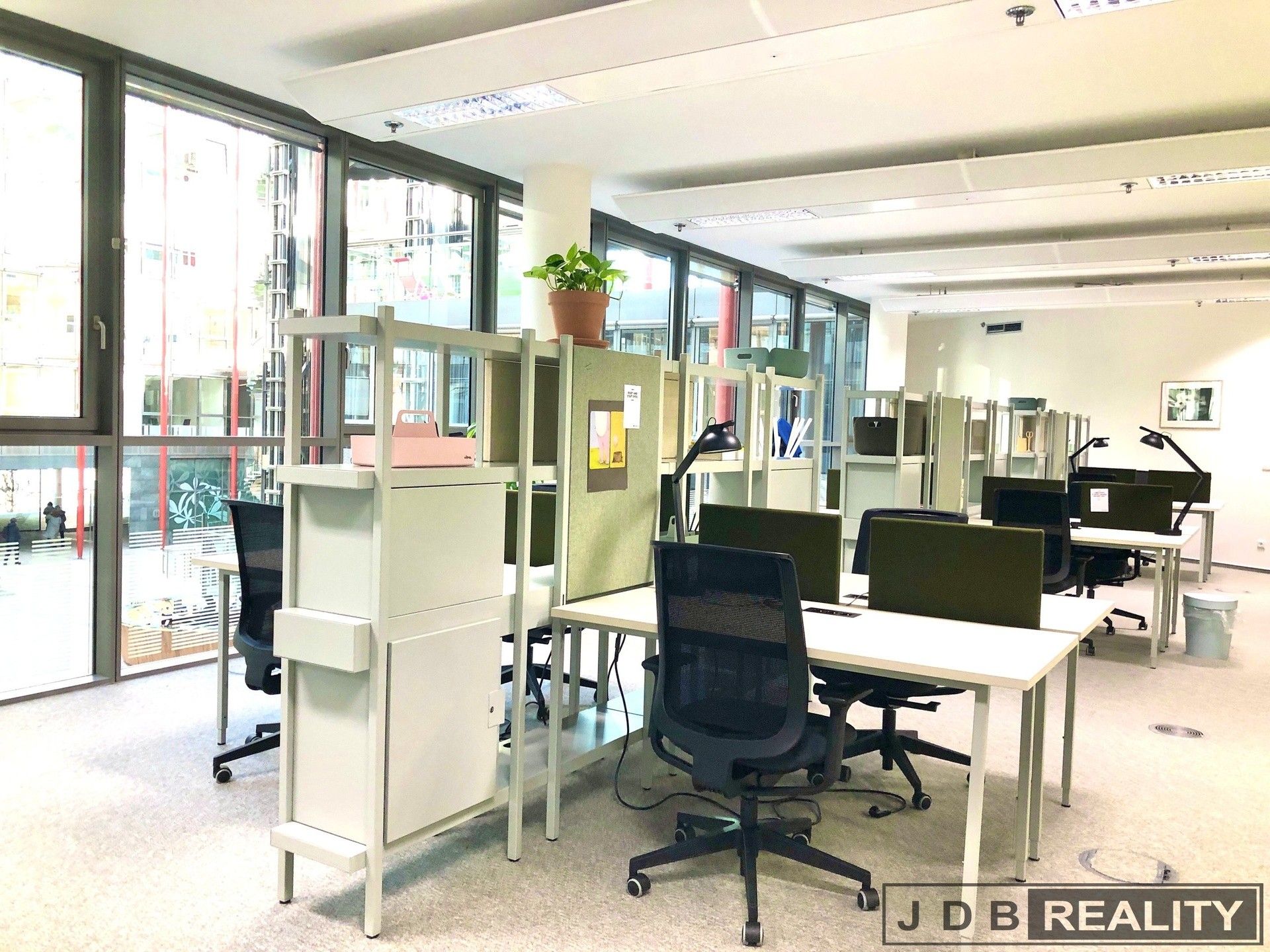 Pronájem kancelář - Karolinská, Praha, 110 m²