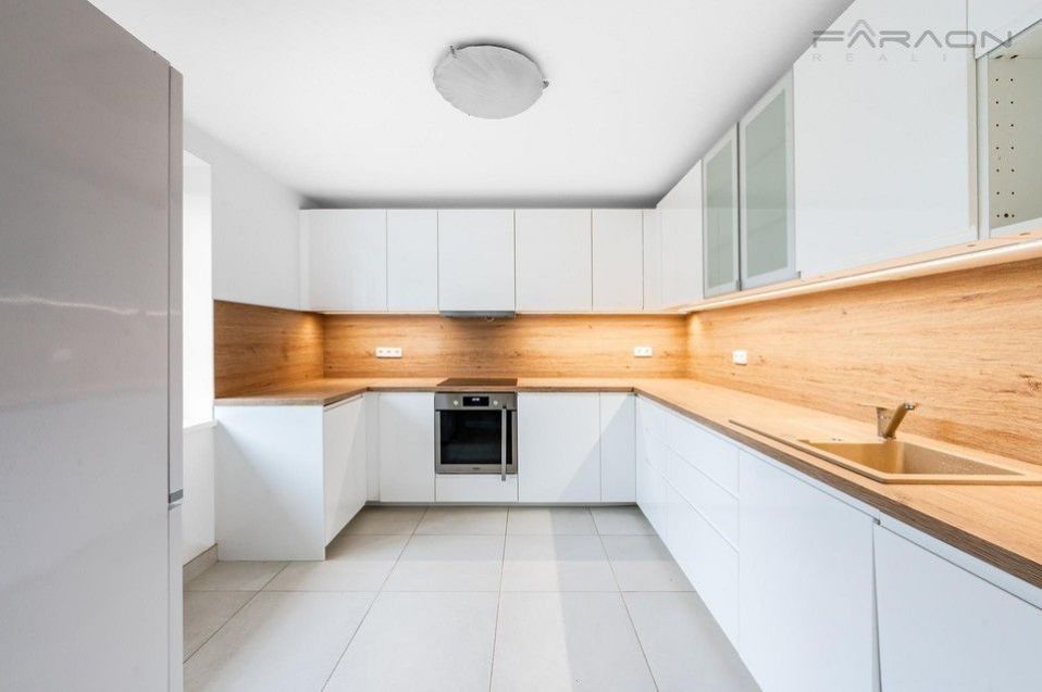 Pronájem rodinný dům - Průhonice, 350 m² - 5