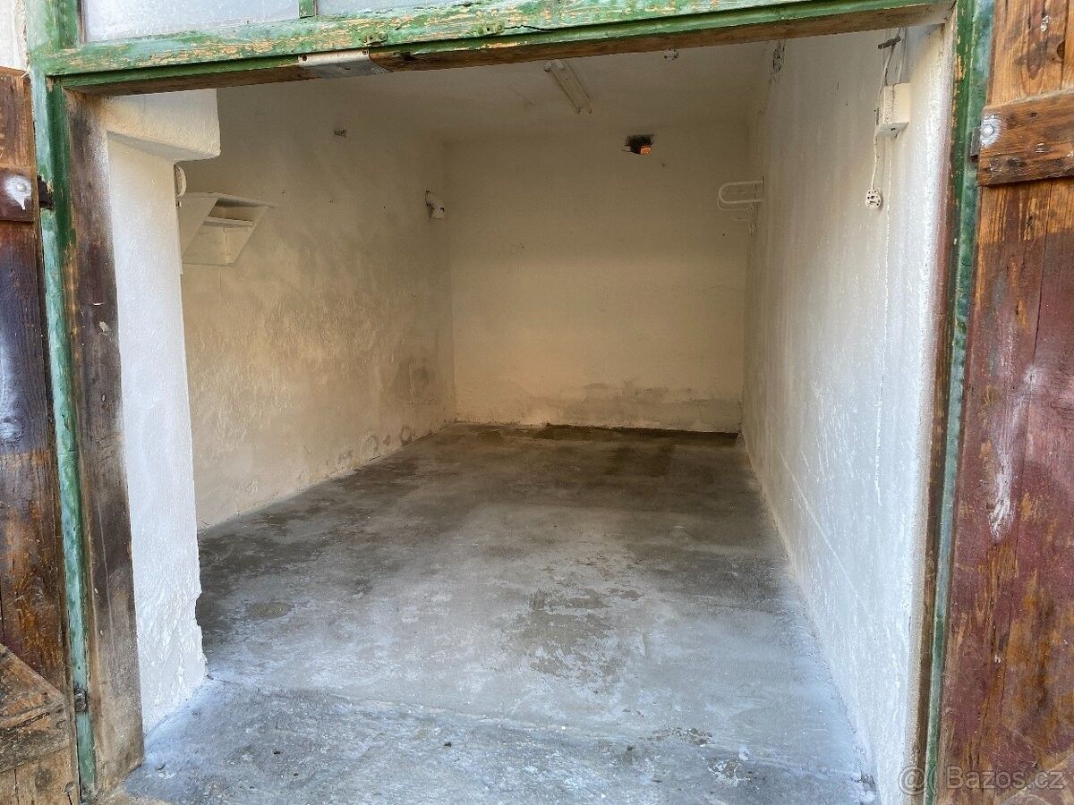 Garáže, Třemošná, 330 11