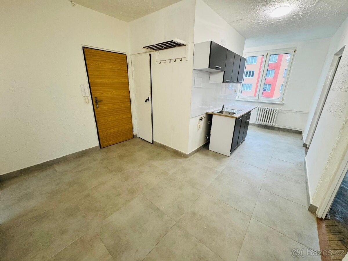 Pronájem byt - Chodov u Karlových Var, 357 35