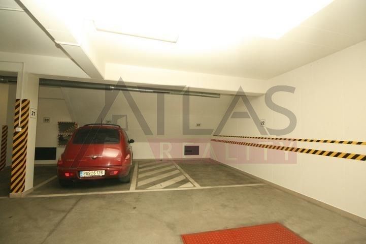 Pronájem garáž - Malá Štěpánská, Praha, 15 m²