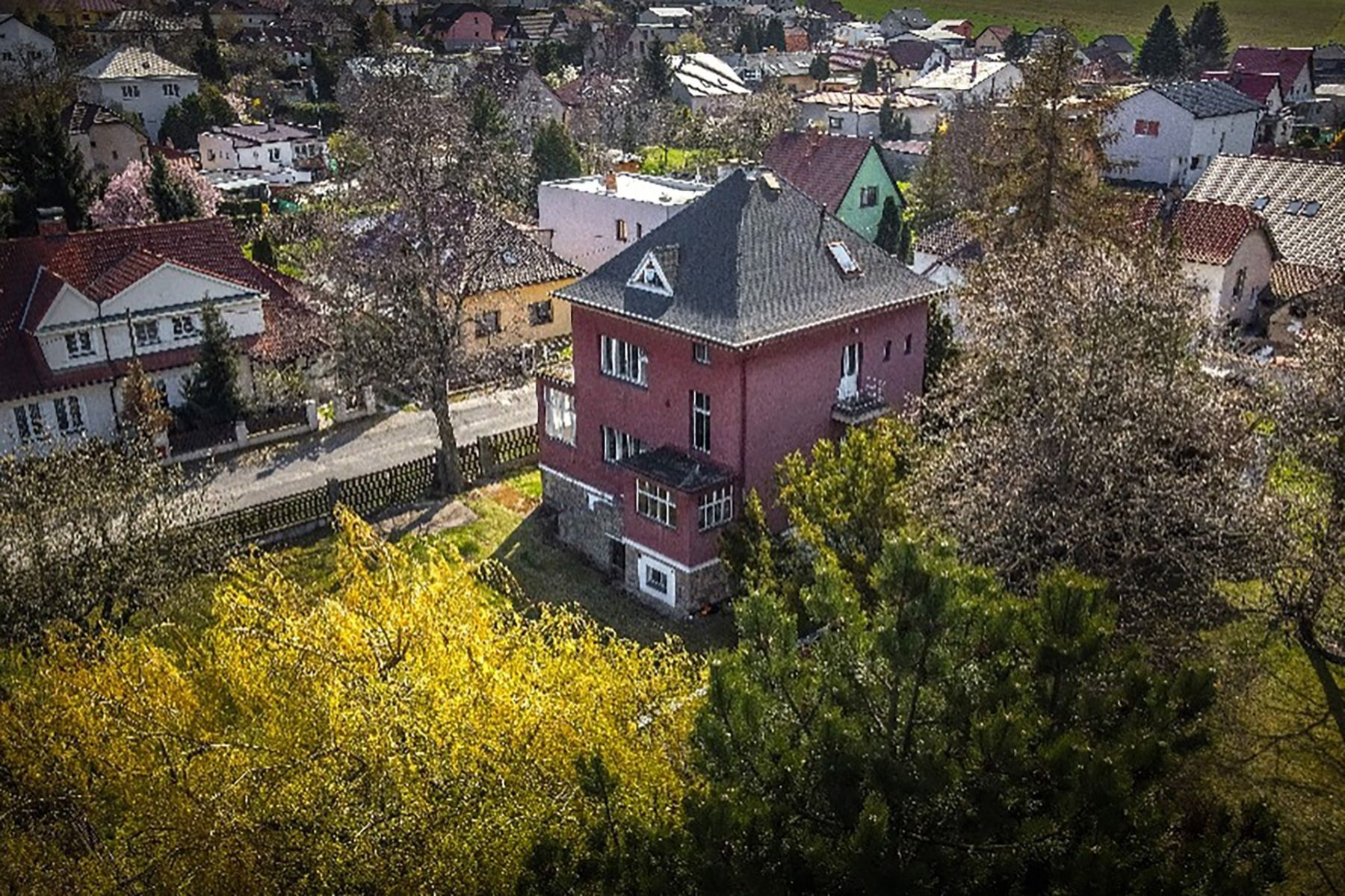 Rodinné domy, Poděbradova, Úvaly - Úvaly u Prahy, Středočeský kraj, 324 m² - 1