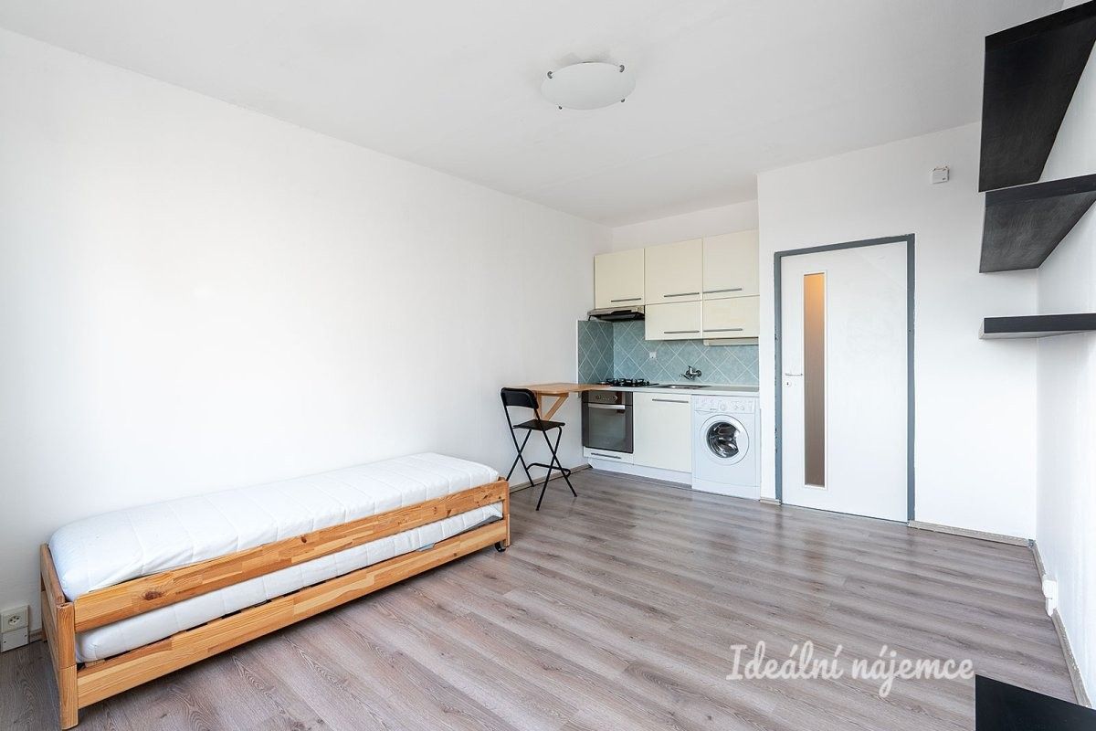 Pronájem byt 1+kk - Vavřenova, Praha, 23 m²