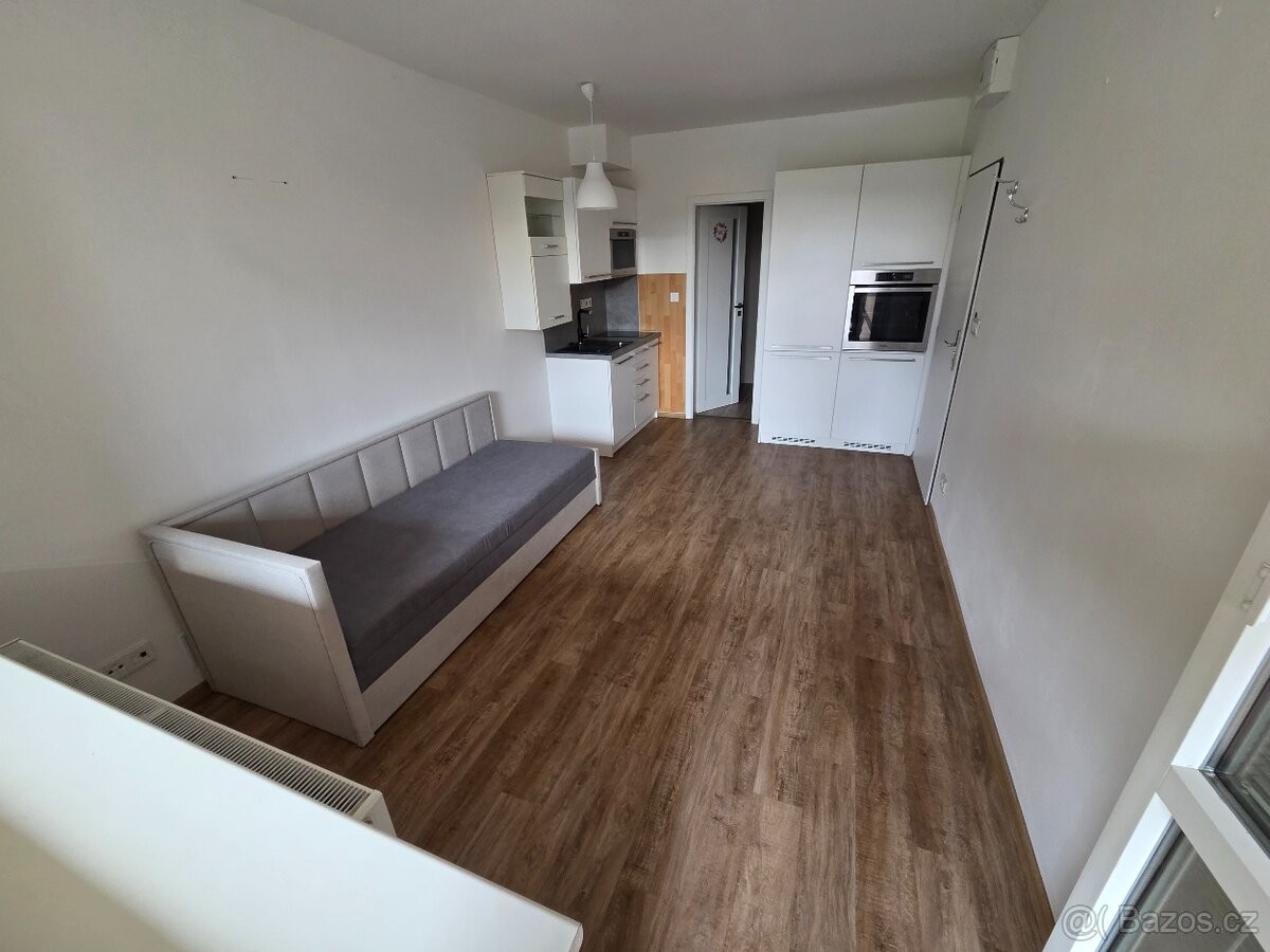 Pronájem byt 1+kk - Slušovice, 763 15, 20 m² - 2