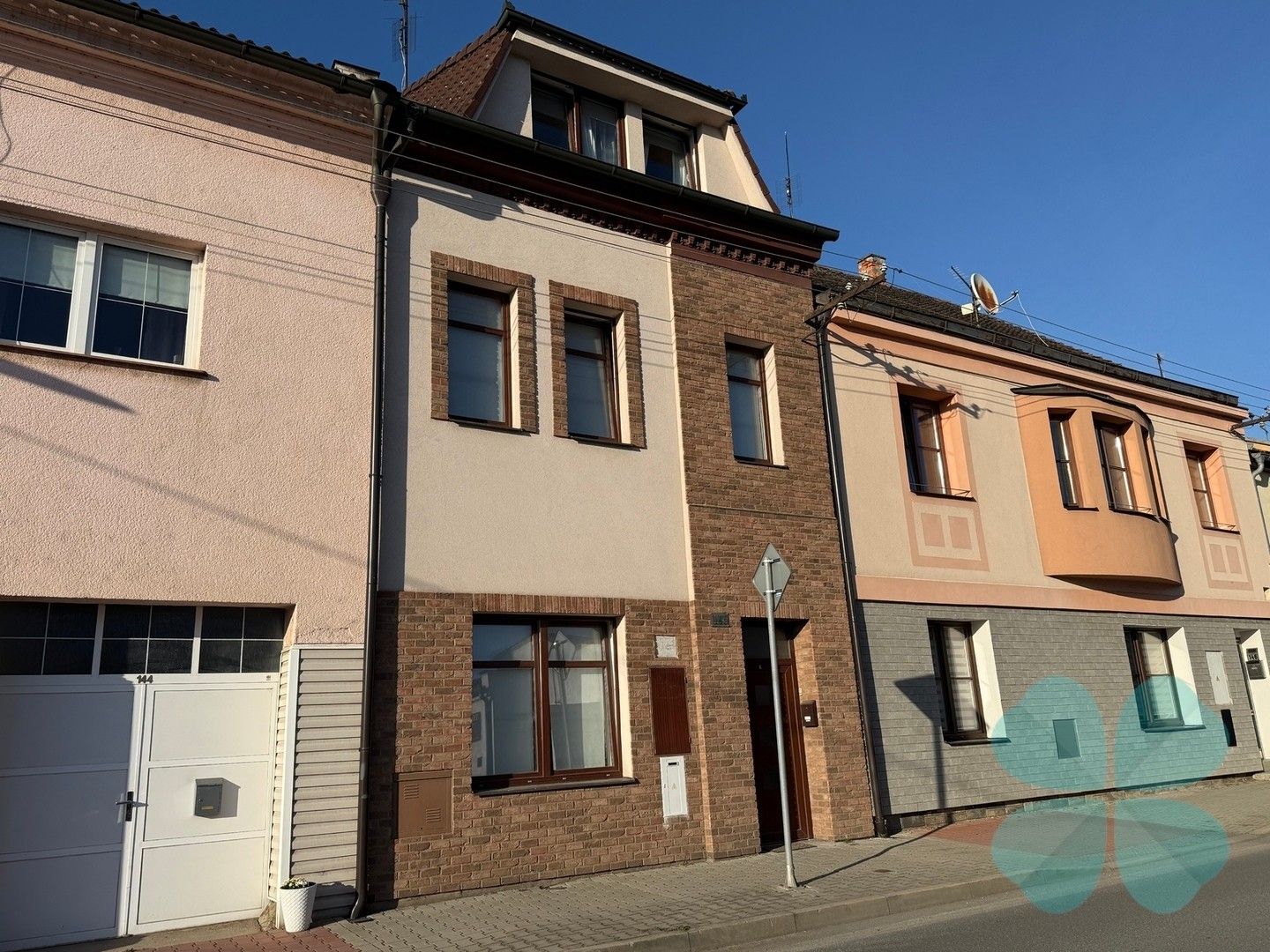 Rodinné domy, Pražská, Radnice, 220 m² - 1