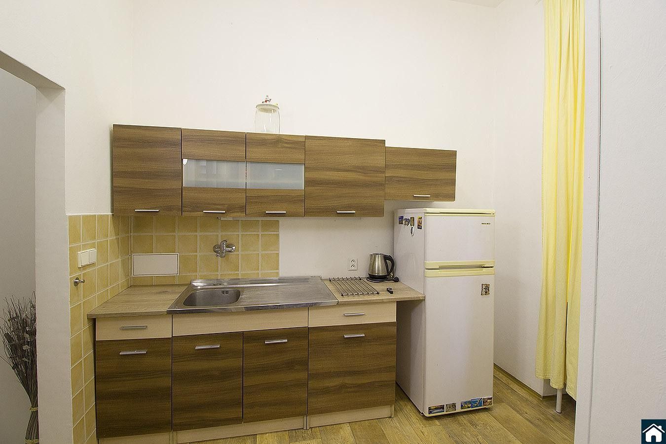 Prodej byt 1+1 - Stárkova, Praha, 37 m²
