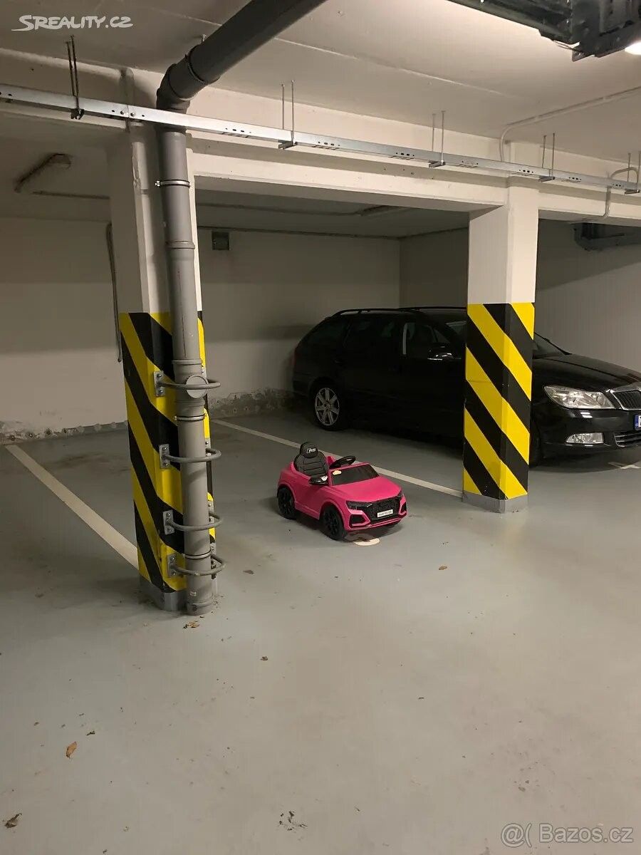 Garáže, Praha, 150 00