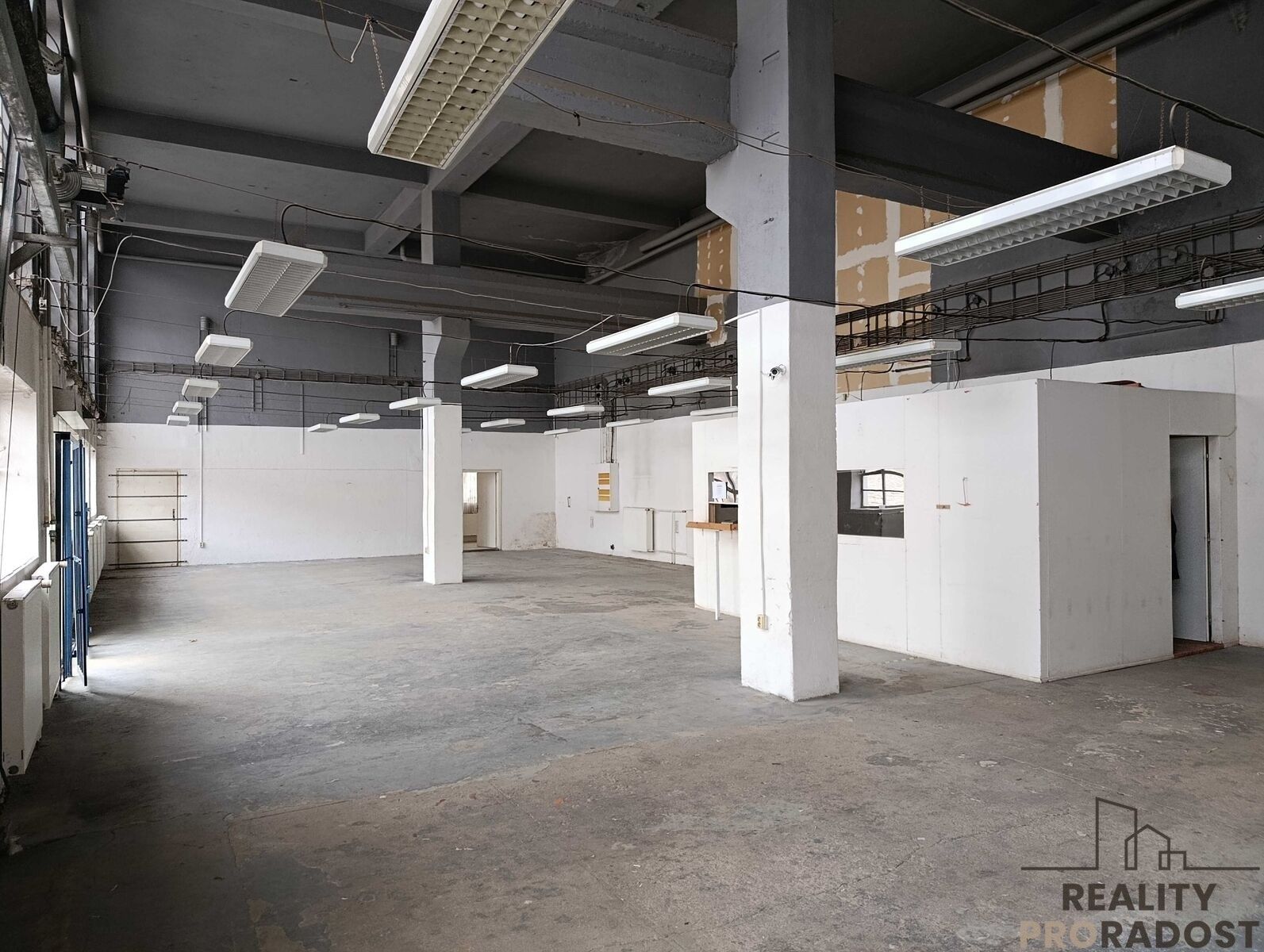 Sklad, 220 m²