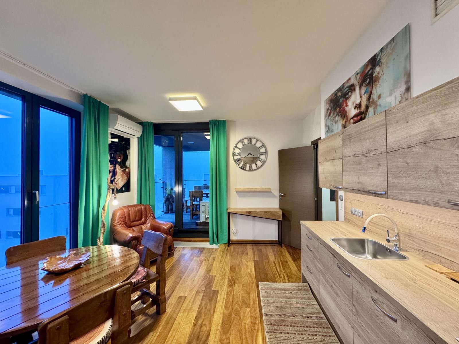 Byt 2+kk · 72 m² · K sídlišti, Praha - 3