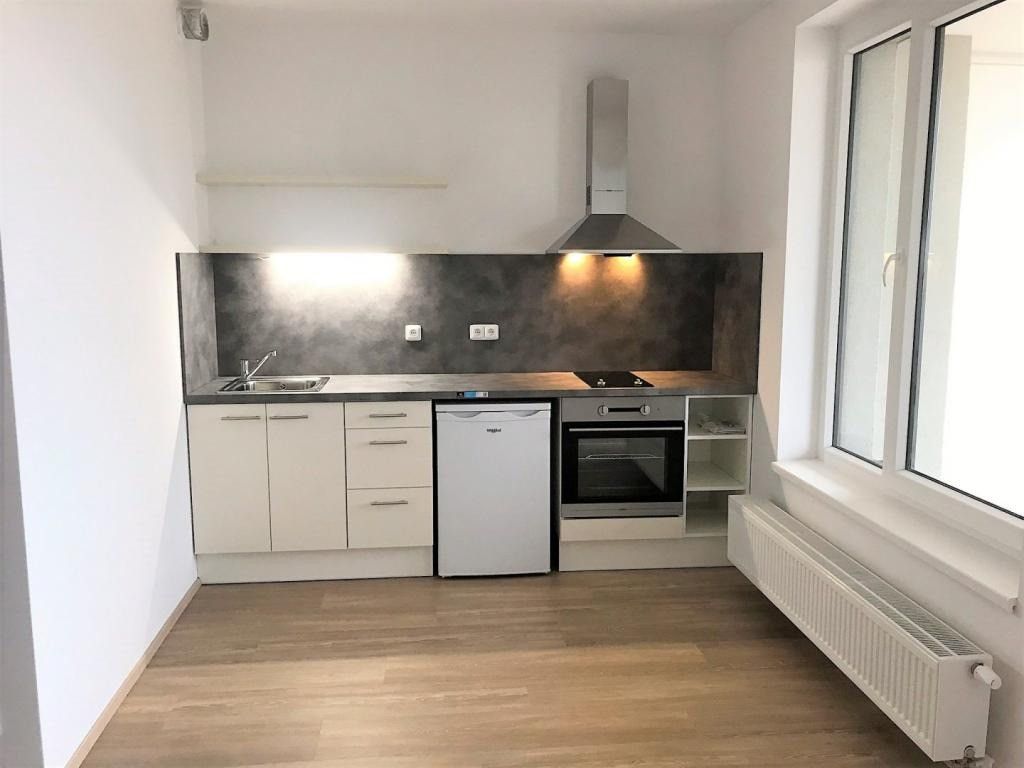 Pronájem byt 1+kk - Medunova, Praha, 37 m²