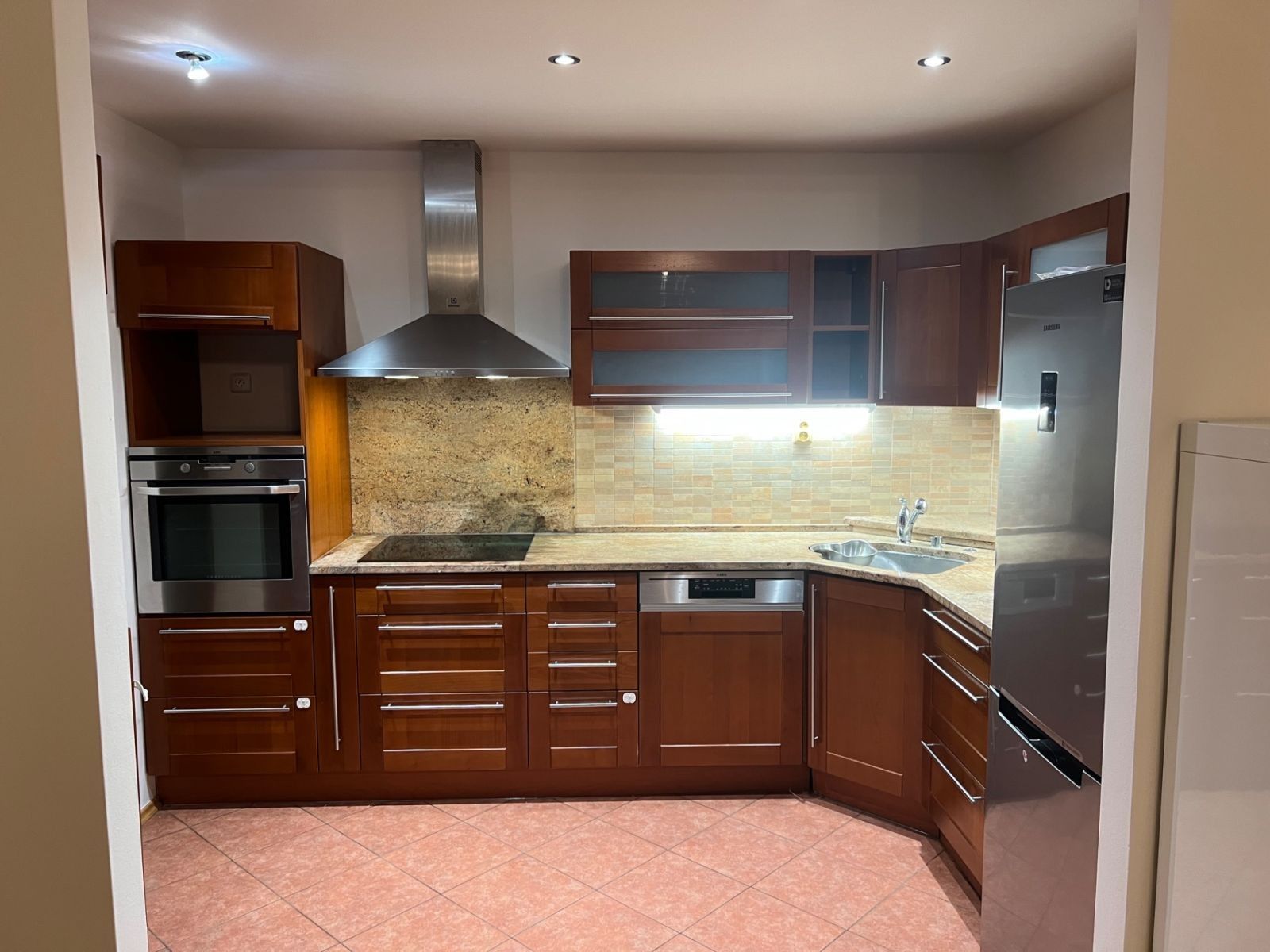 Pronájem byt 3+kk - Podvinný mlýn, Praha - Libeň, 77 m² - 5