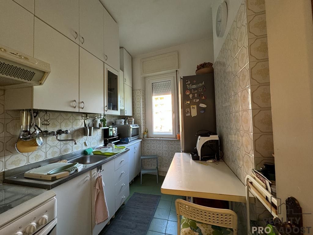 Prodej byt - 987 66, Zahraničí