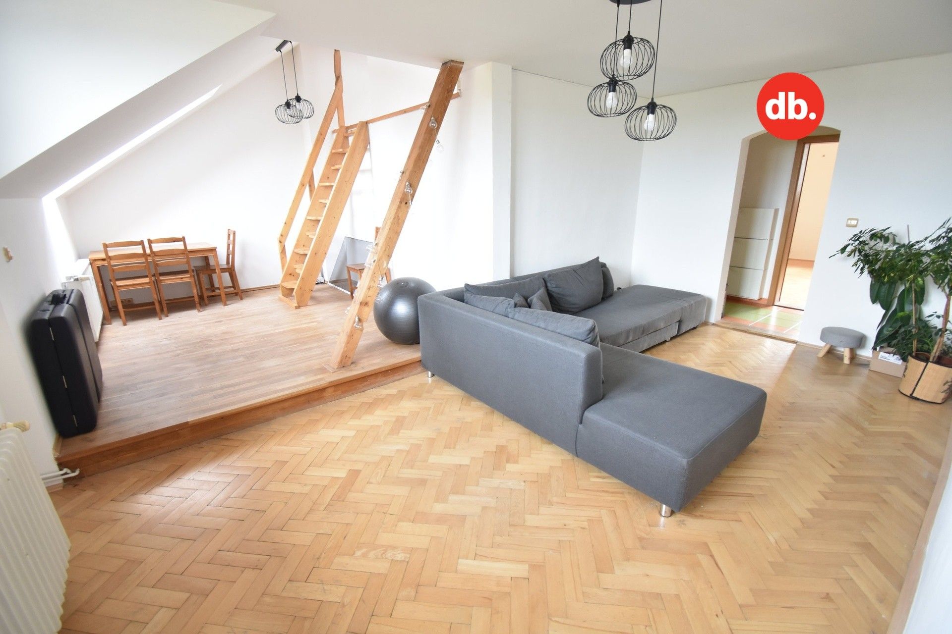 3+1, Majakovského, Karlovy Vary Rybáře, 74 m² - 1