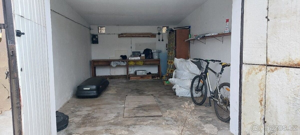 Garáže, Hodonín, 695 01