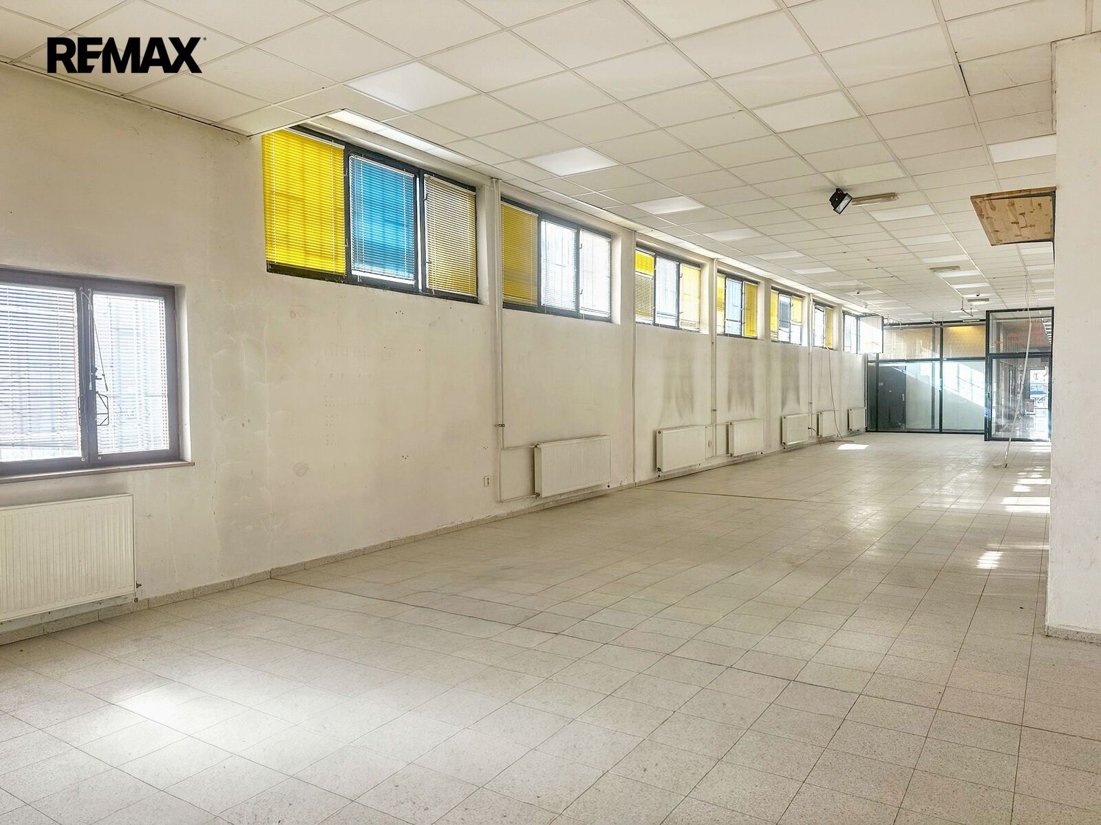 Pronájem obchodní prostory - Suchovrbenské nám. 708, České Budějovice 5, 470 m² - 5