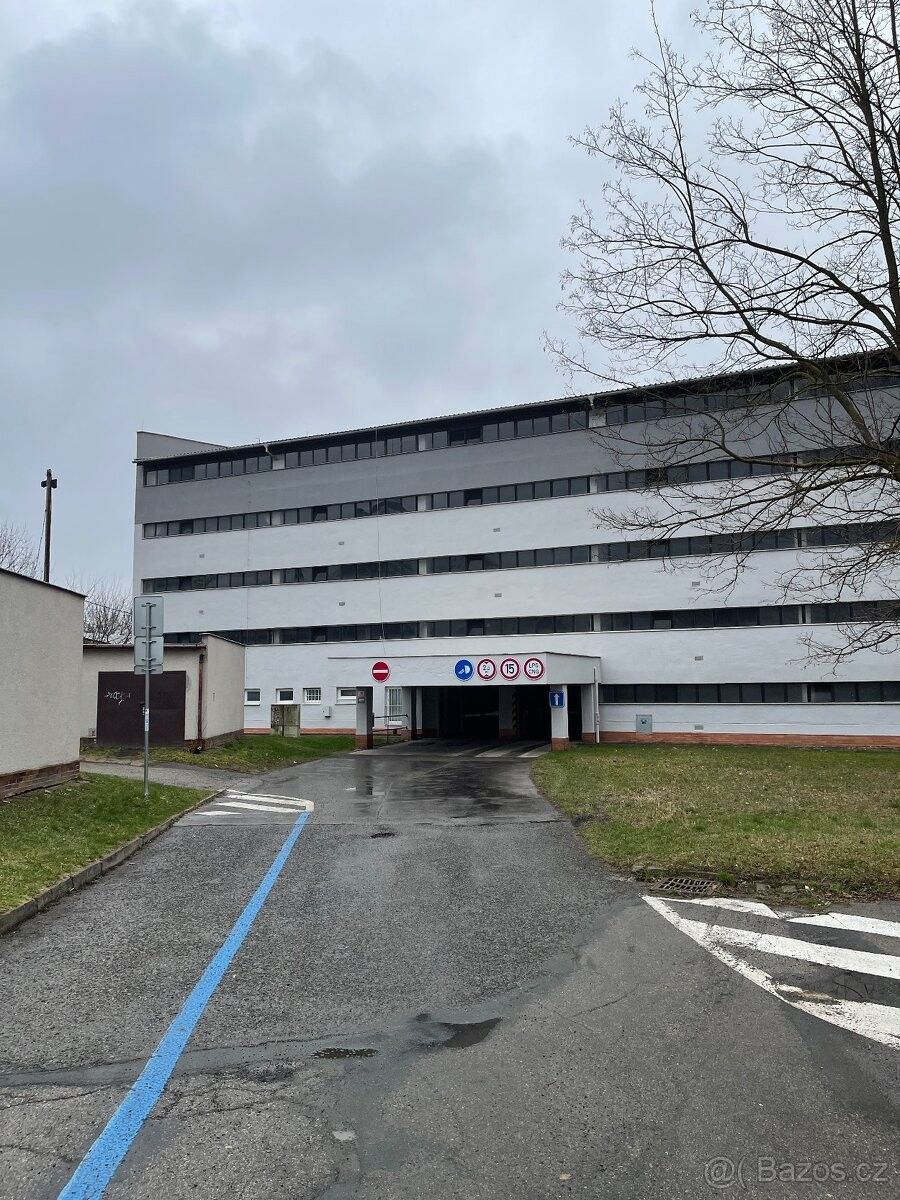 Garáže, Brno, 616 00