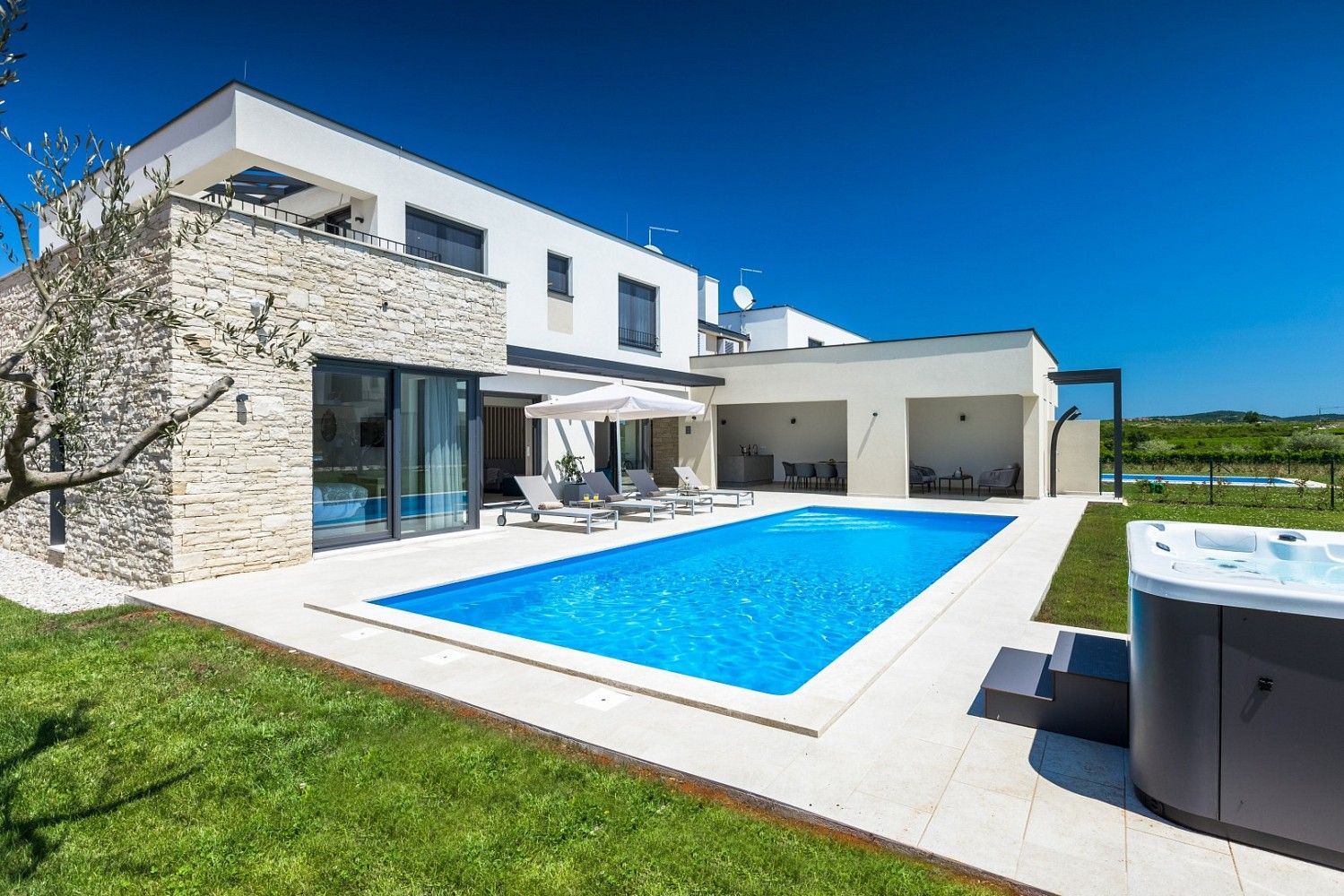 Prodej rodinný dům - Brtonigla, HR, 264 m² - 2