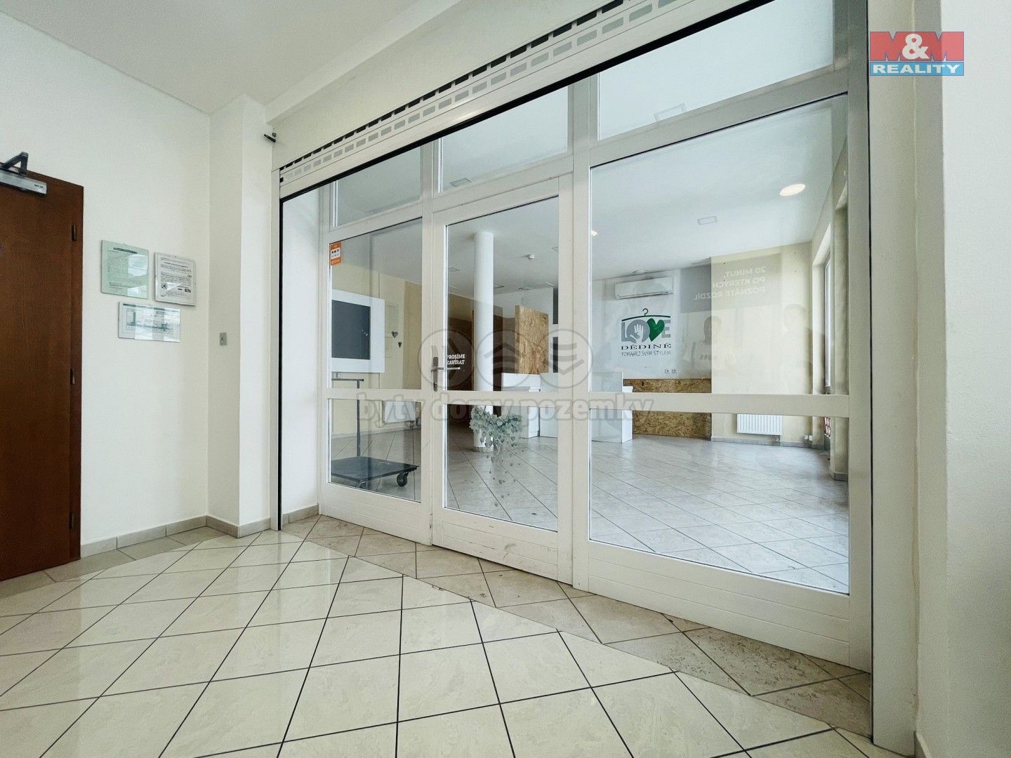 Pronájem obchodní prostory - Masarykovo náměstí, Uherské Hradiště, 50 m²