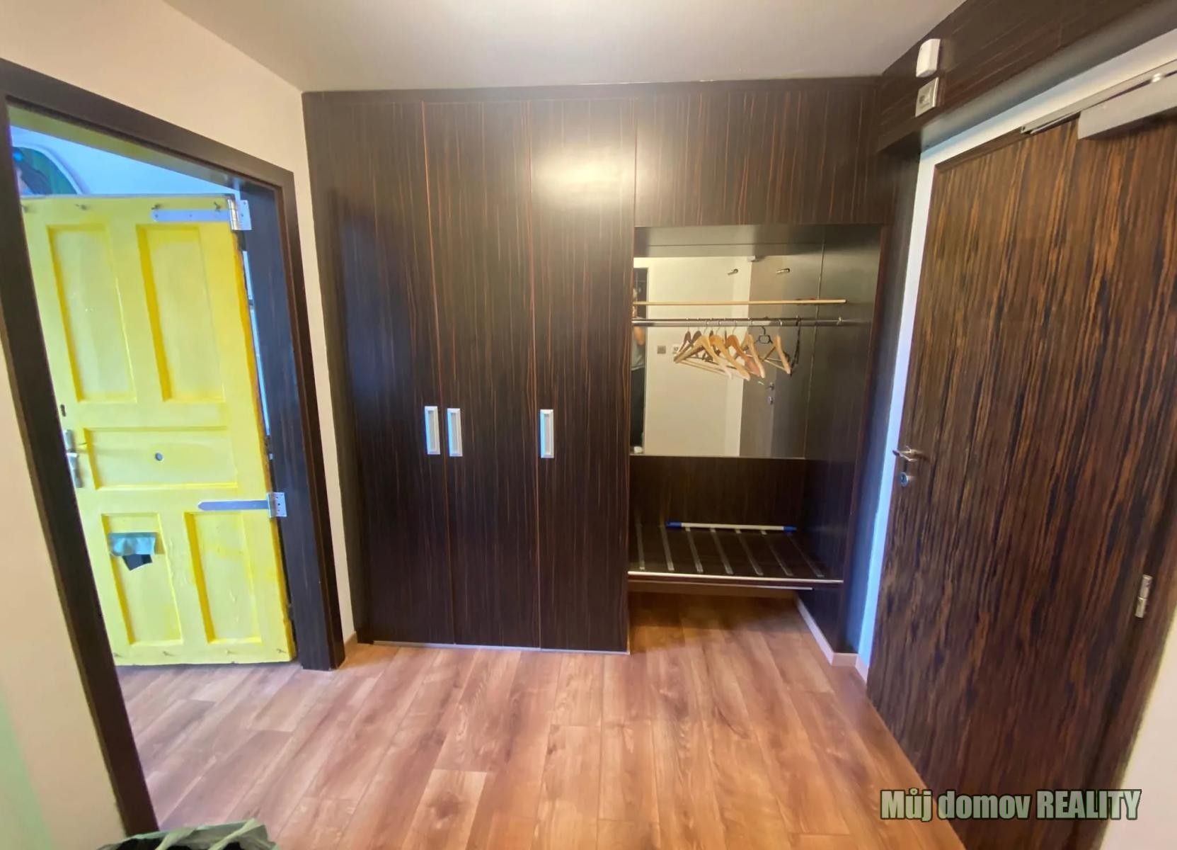 Byt 1+kk · 30 m² · Suchdolské náměstí, Praha - 4