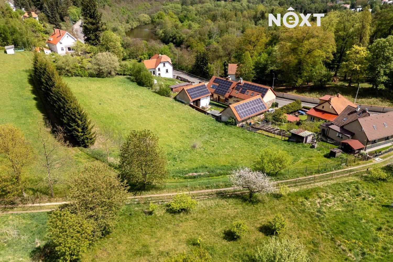 Louka, 4 074 m²