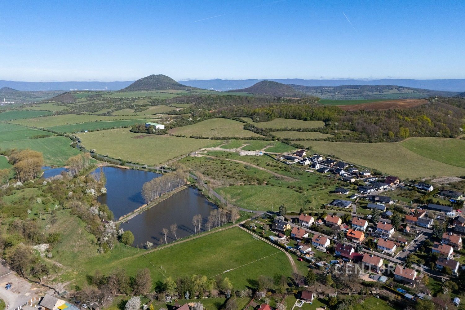 Pozemek pro bydlení, 1 215 m²